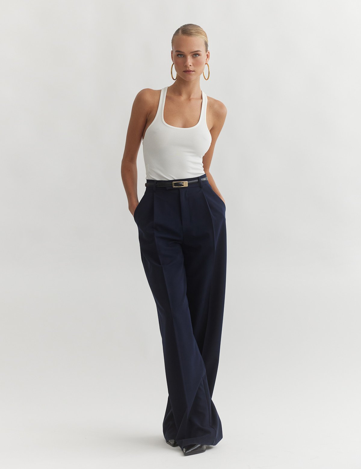 Γυναικείο υφασμάτινο παντελόνι με τσάκιση