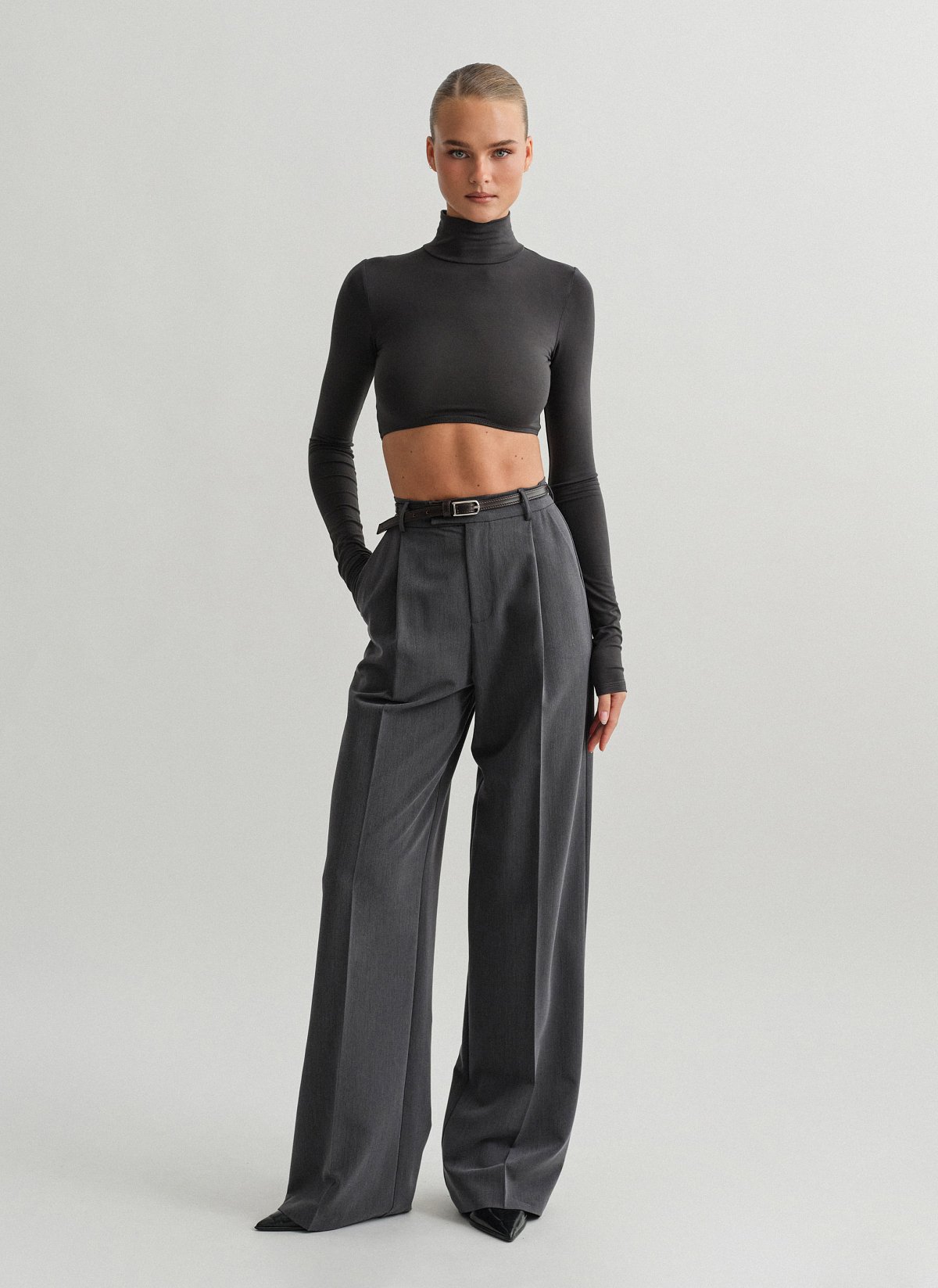 Γυναικείο υφασμάτινο παντελόνι με τσάκιση