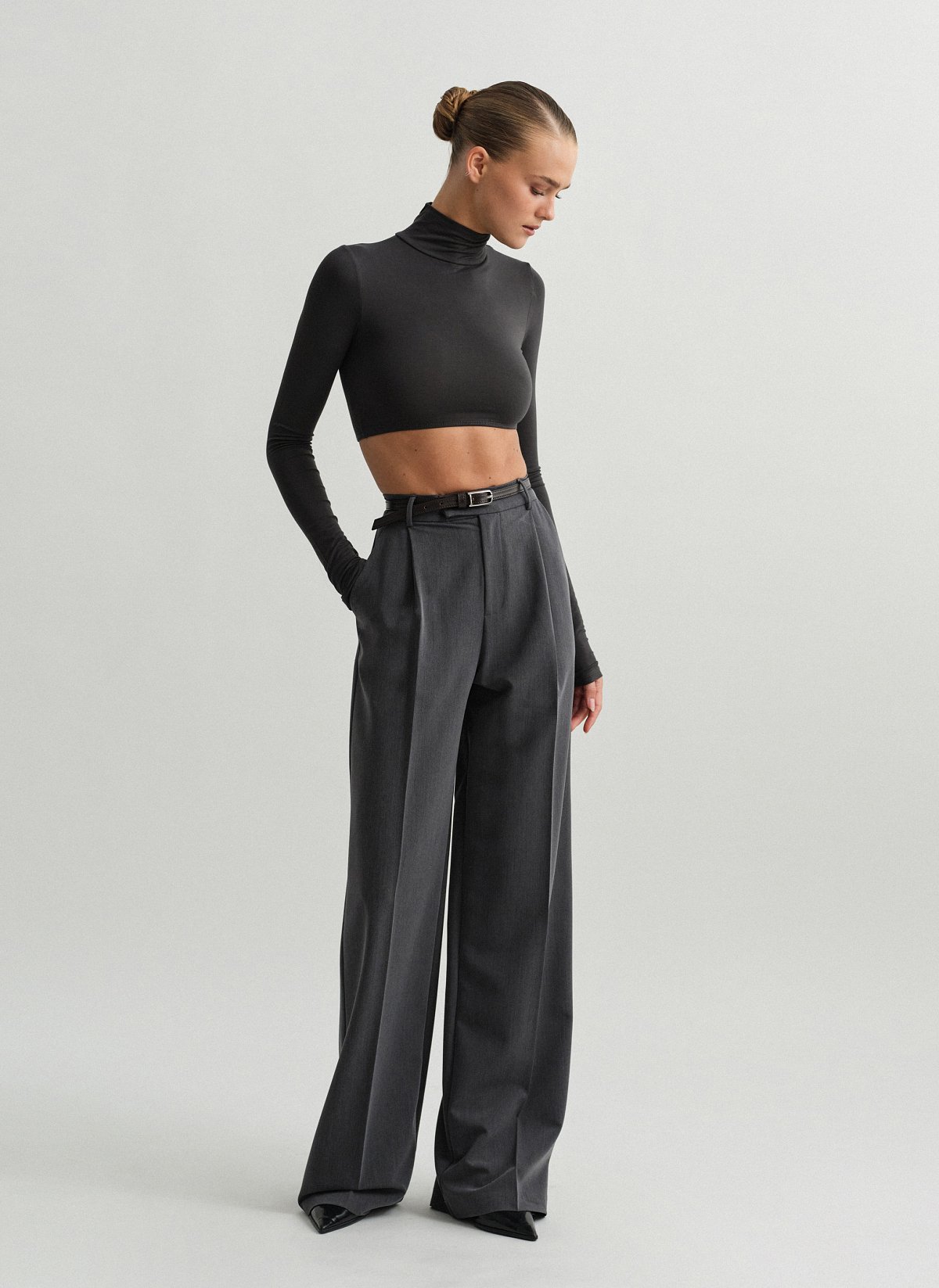 Γυναικείο υφασμάτινο παντελόνι με τσάκιση