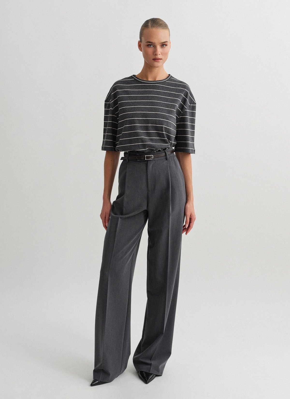 Γυναικείο υφασμάτινο παντελόνι με τσάκιση