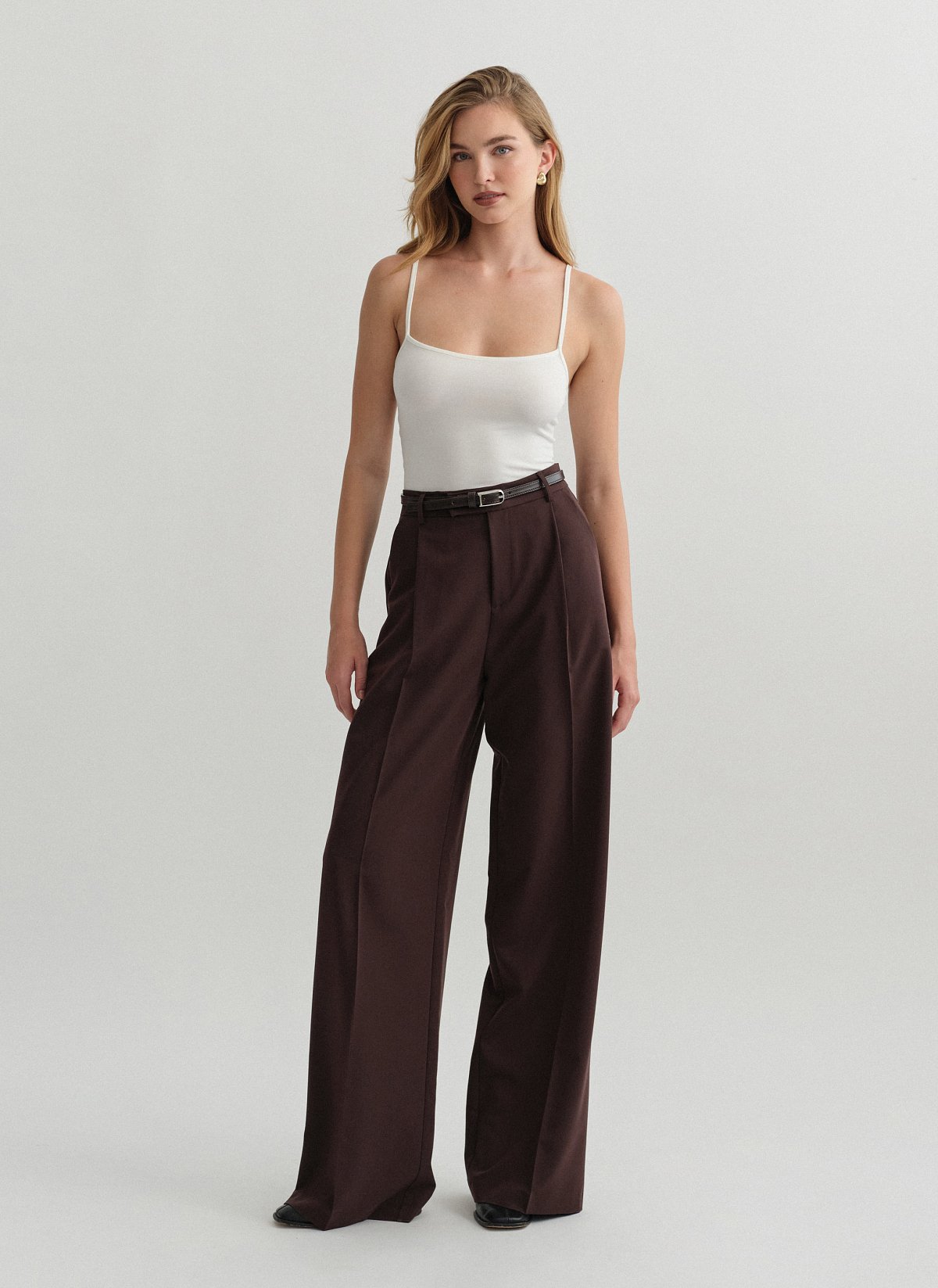 Υφασμάτινο παντελόνι με τσάκιση-1