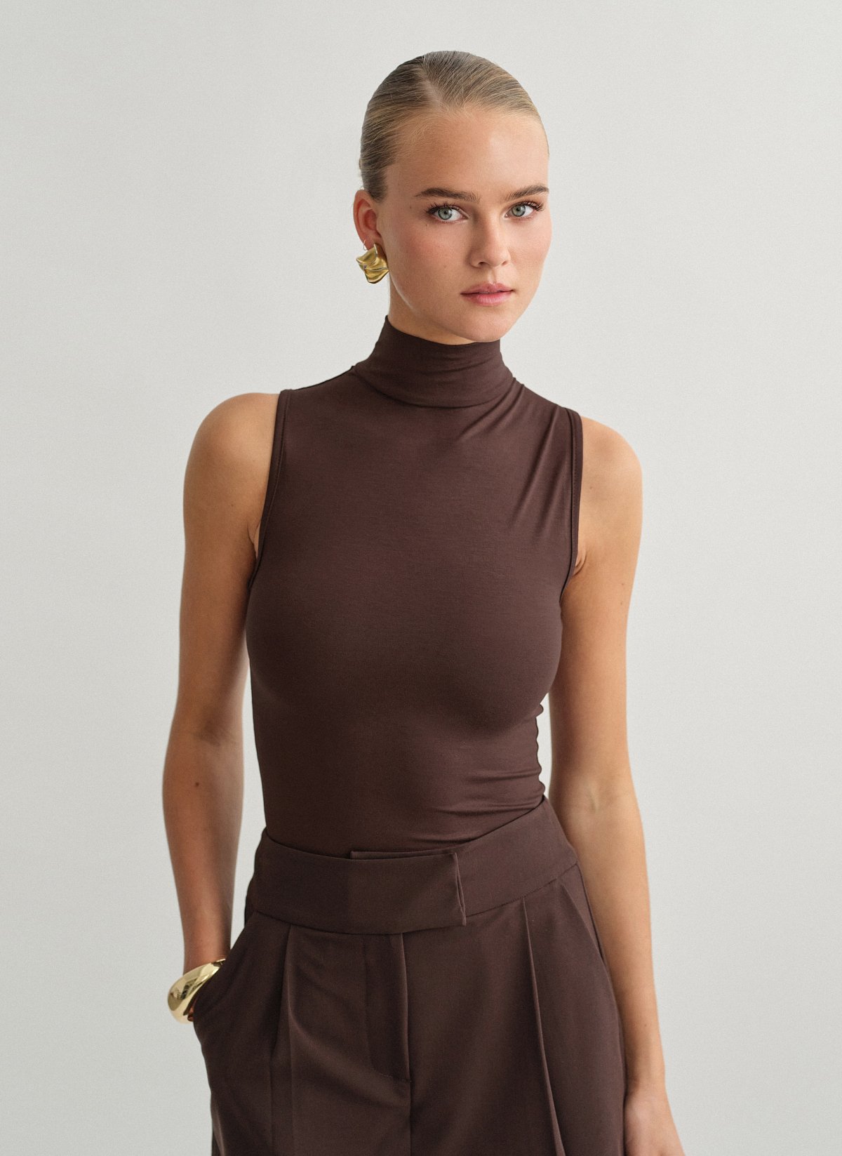 Γυναικεία αμάνικη μπλούζα με όρθιο γιακά bamboo