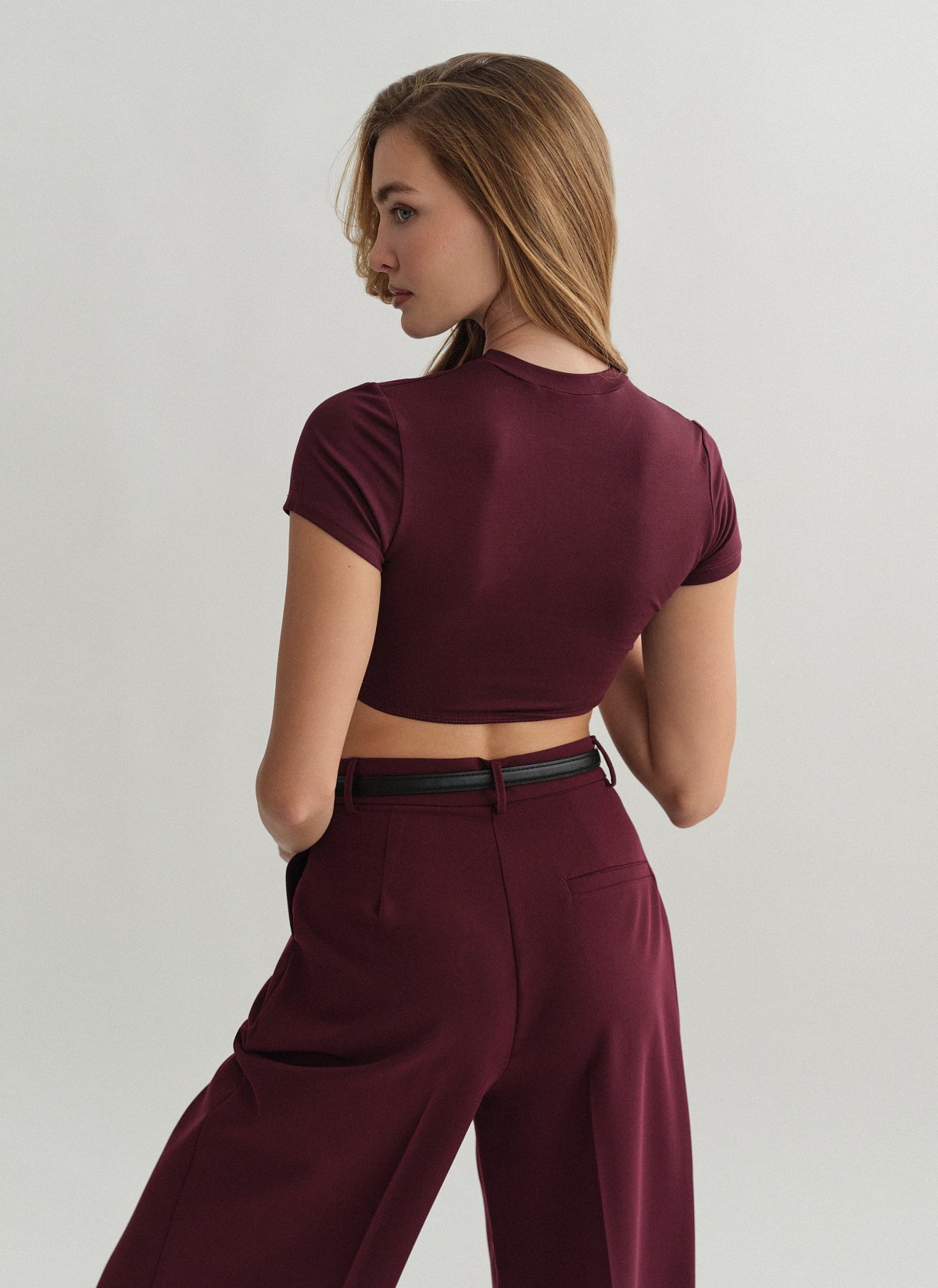 Γυναικείο κοντομάνικο crop τοπ με λάστιχο bamboo