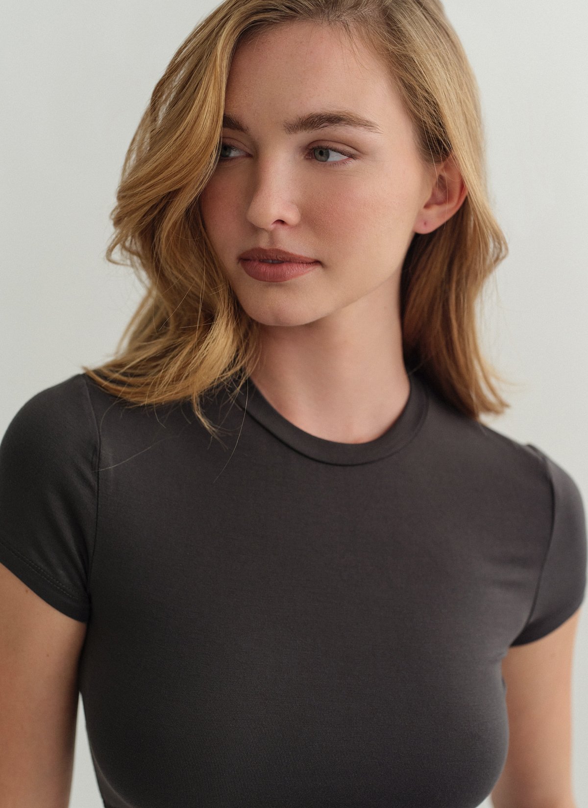 Γυναικείο κοντομάνικο crop τοπ με λάστιχο bamboo