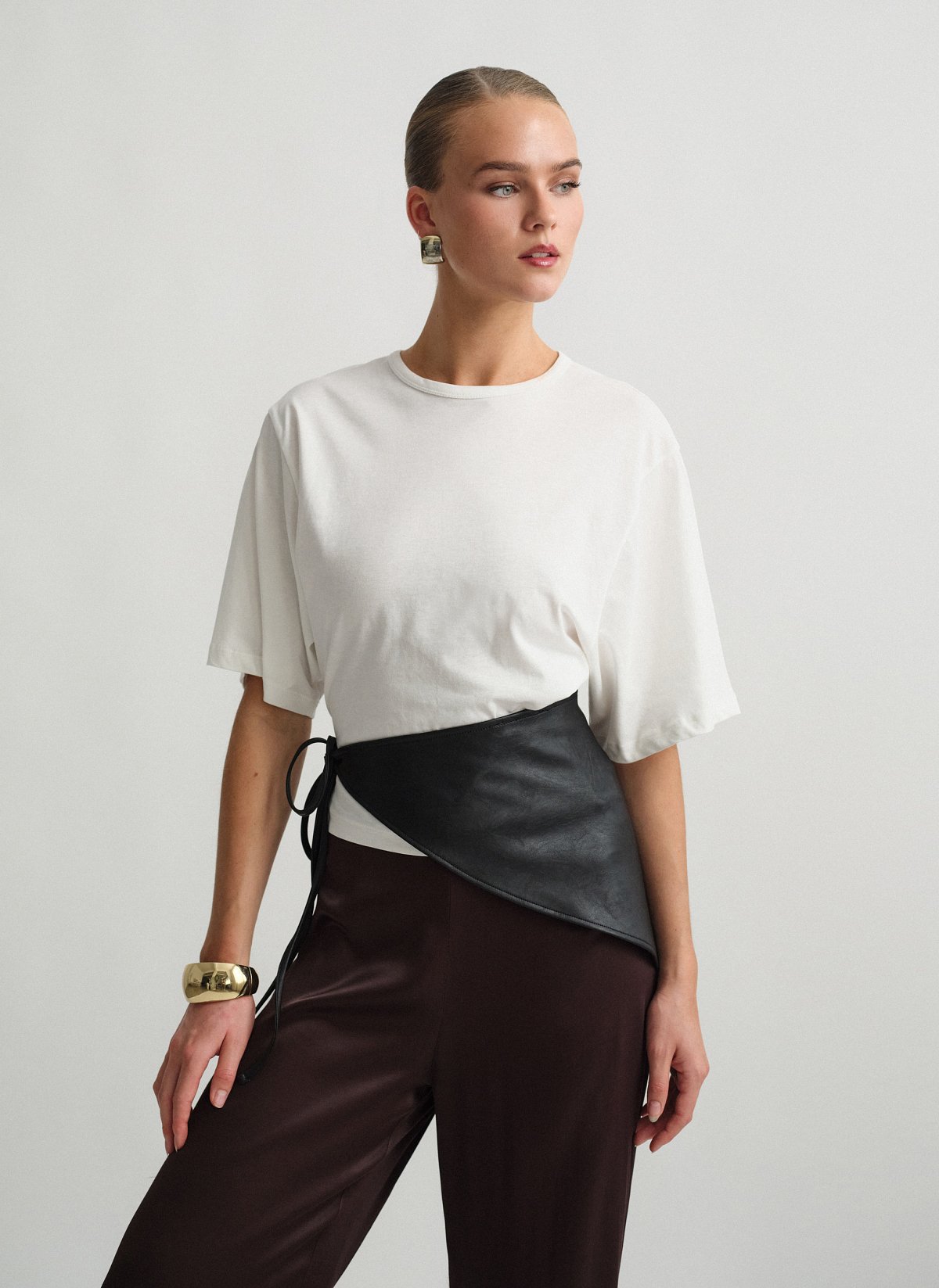 Φαρδιά ζώνη με δερμάτινη όψη-1