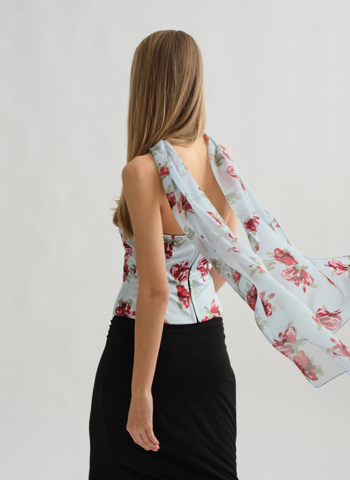 Γυναικείο ημιδιάφανο εμπριμέ μακρύ φουλάρι με all-over floral print