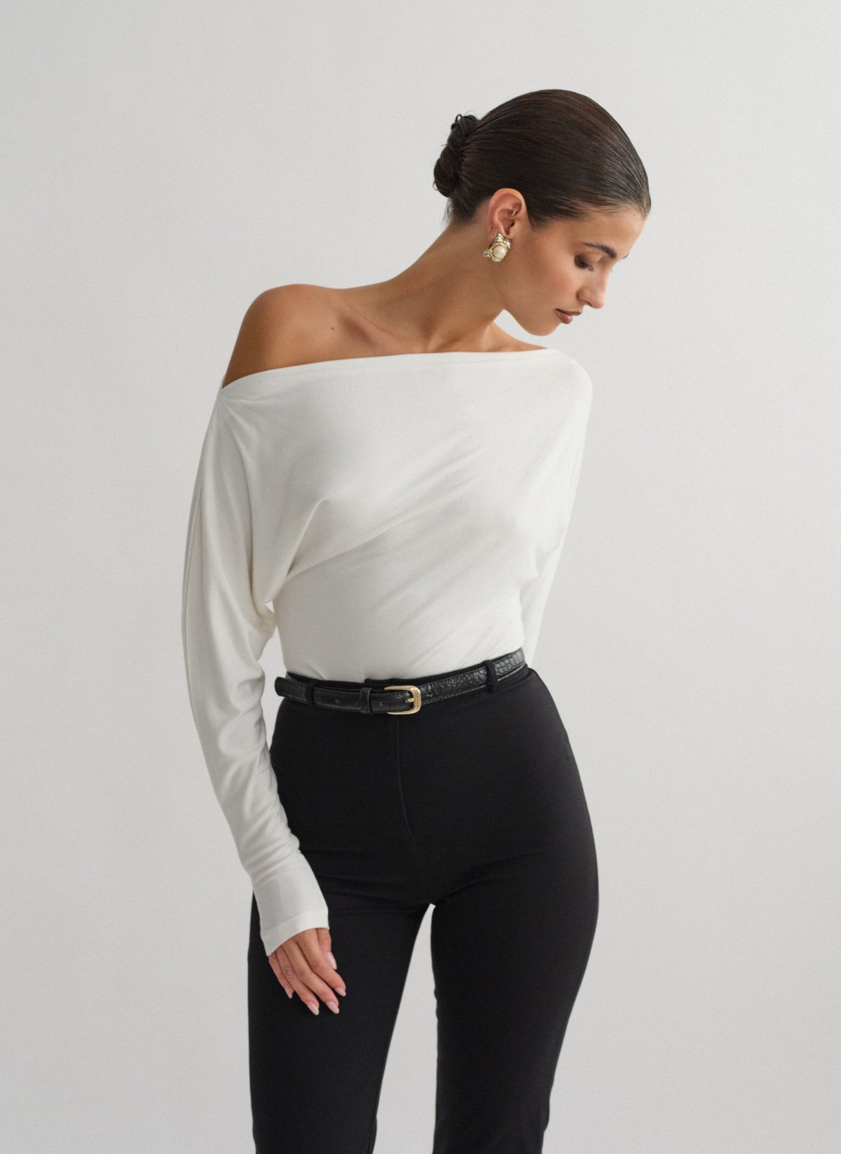 Bamboo fitted off-shoulder blouse-10