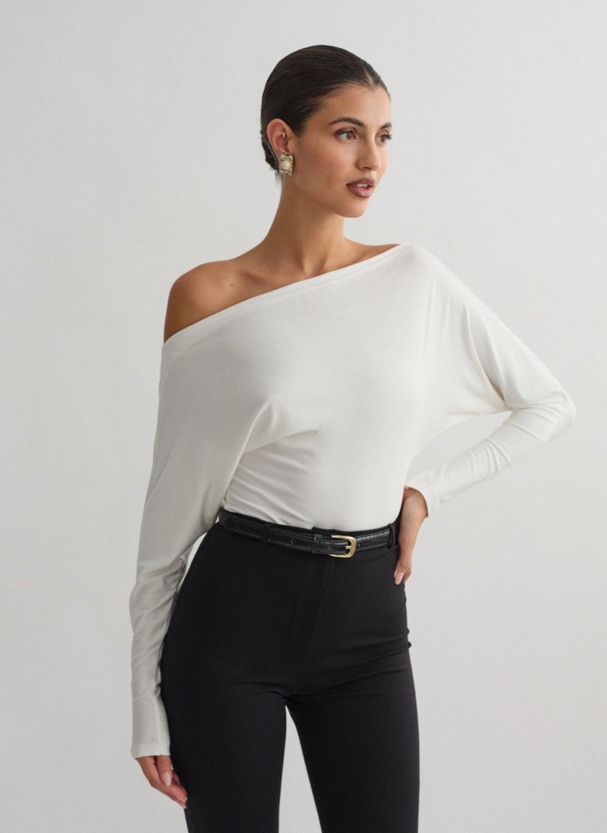 Bamboo fitted off-shoulder blouse-11