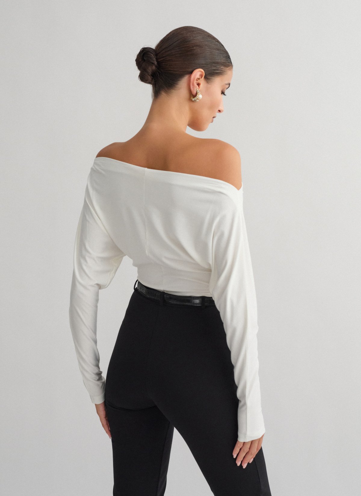 Bamboo fitted off-shoulder blouse-13