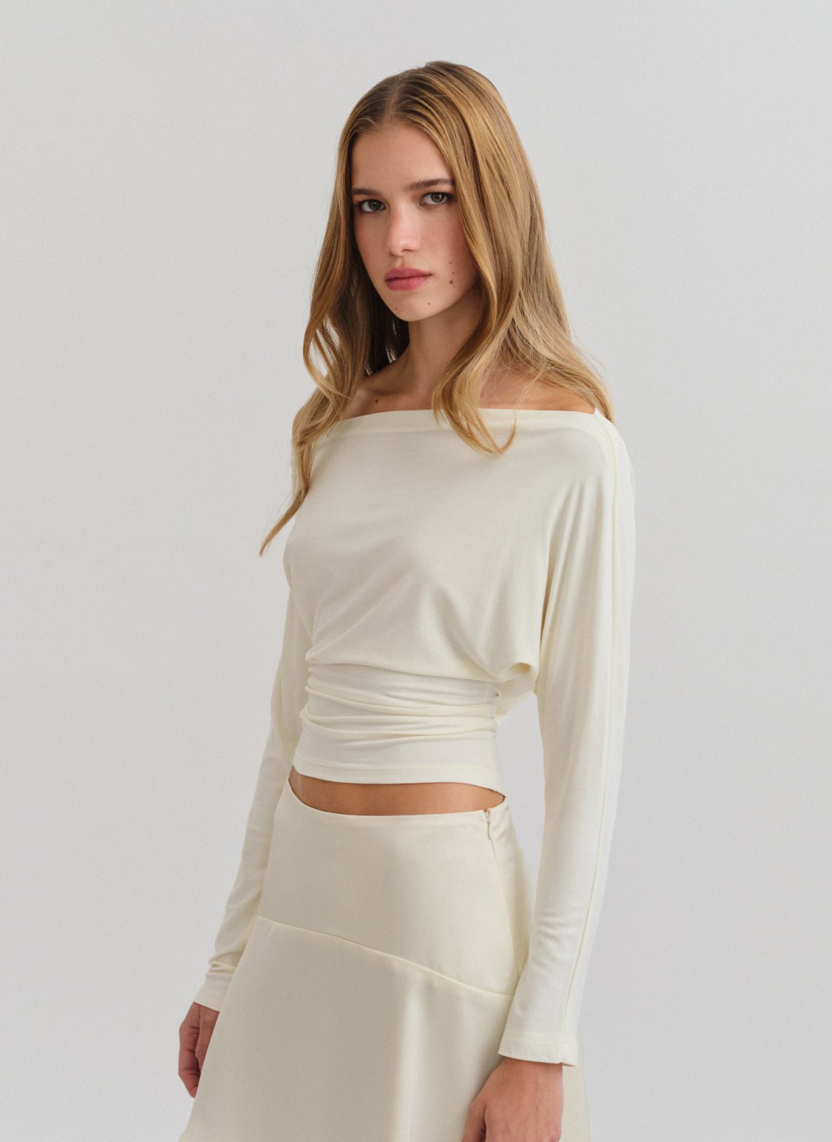 Bamboo fitted off-shoulder blouse-5