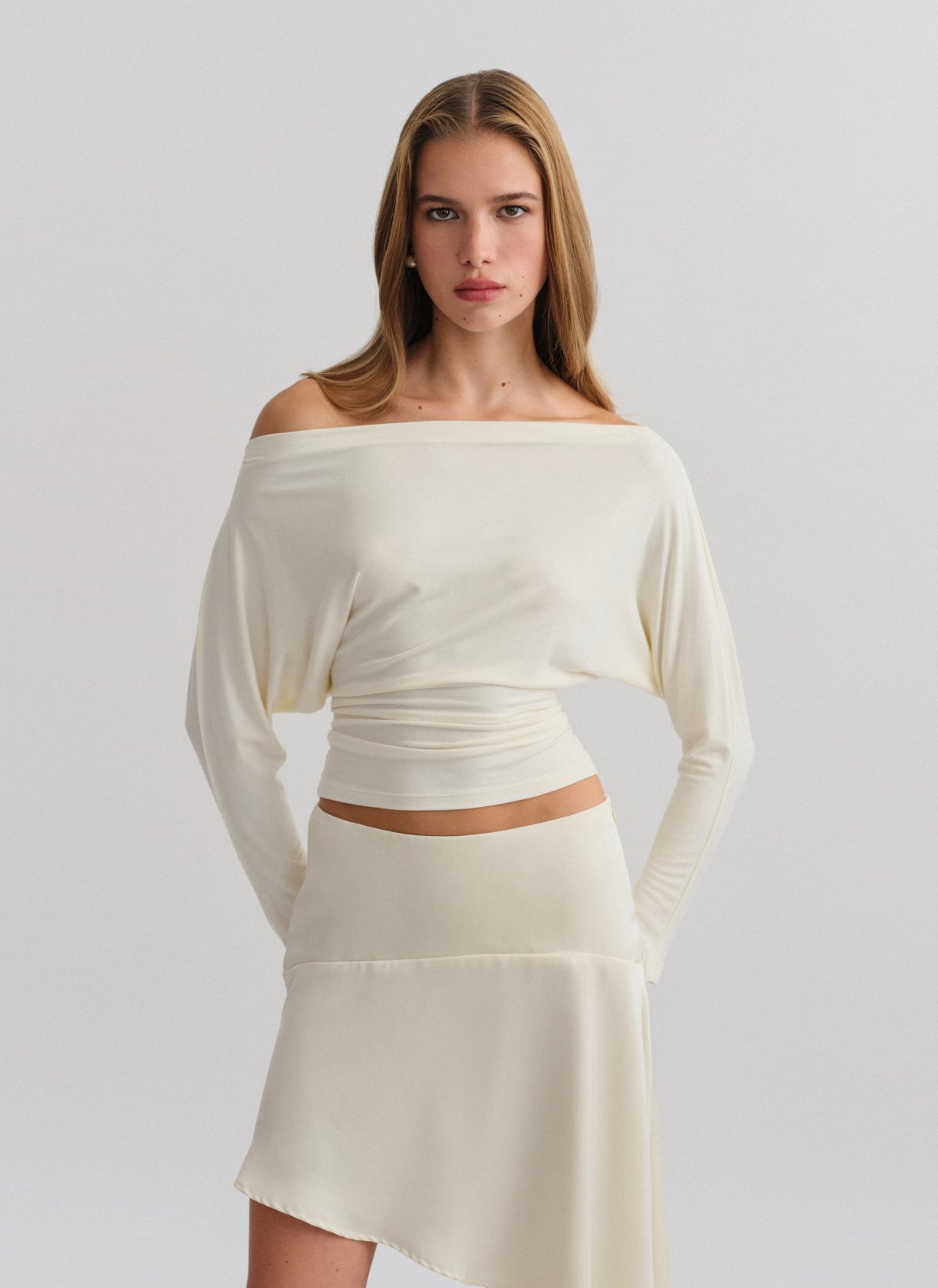 Bamboo fitted off-shoulder blouse-3
