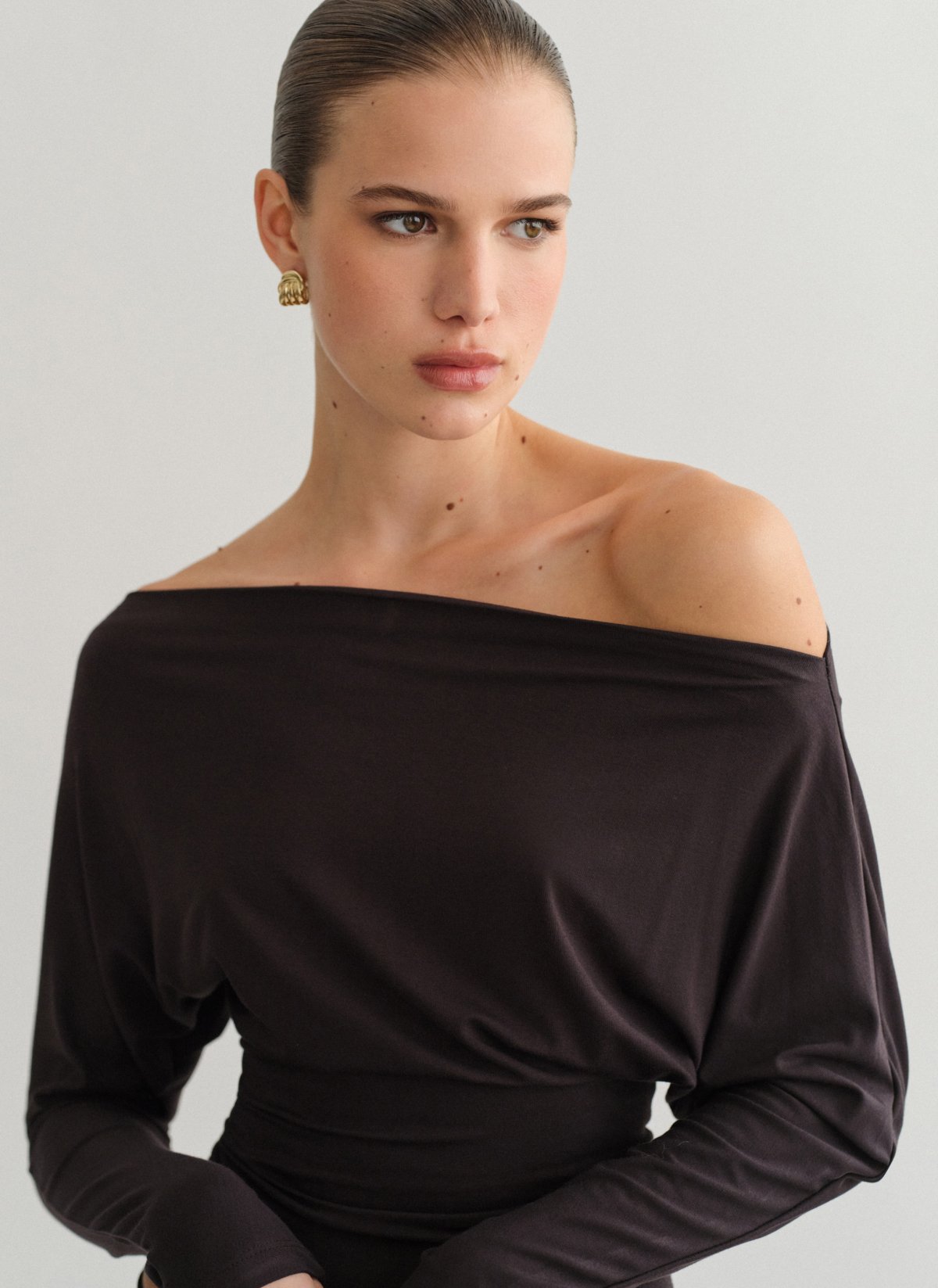 Bamboo fitted off-shoulder blouse-2