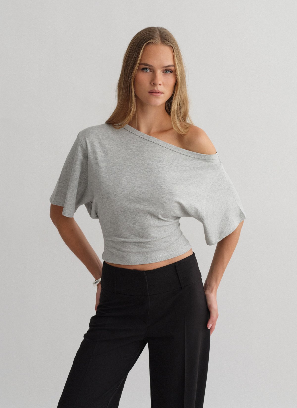 One-shoulder κοντομάνικη μεσάτη μπλούζα-4