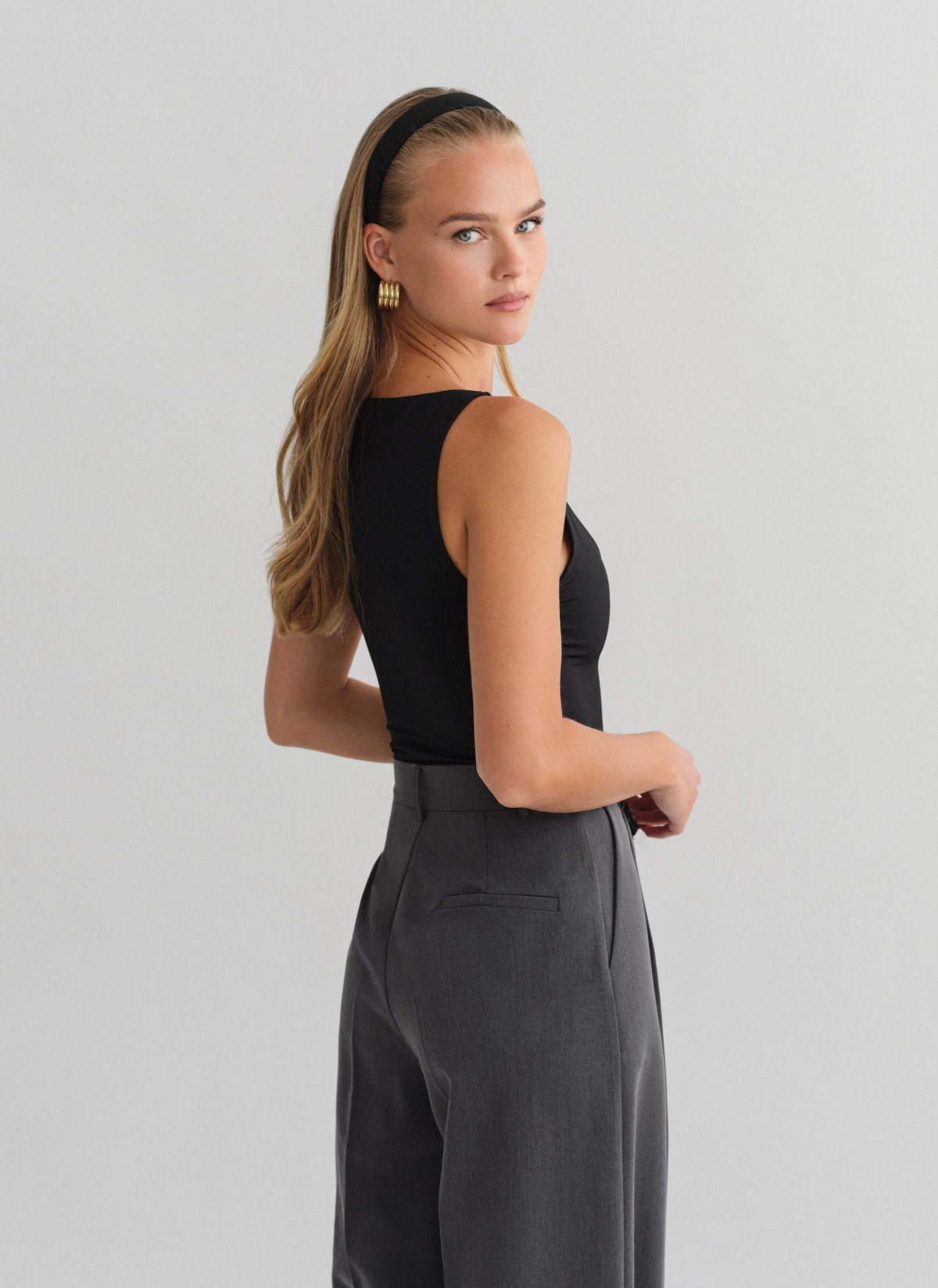 Bodysuit with V-cut neckline-3