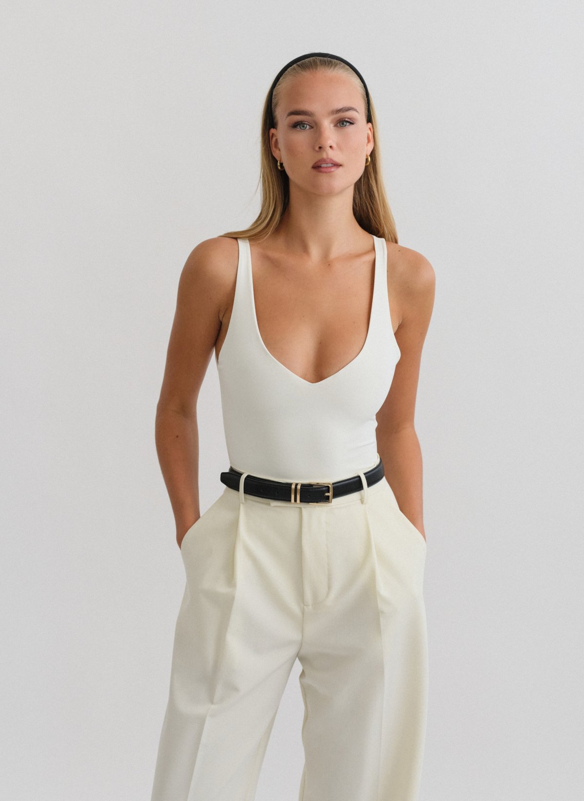 Bodysuit with V-cut neckline-4