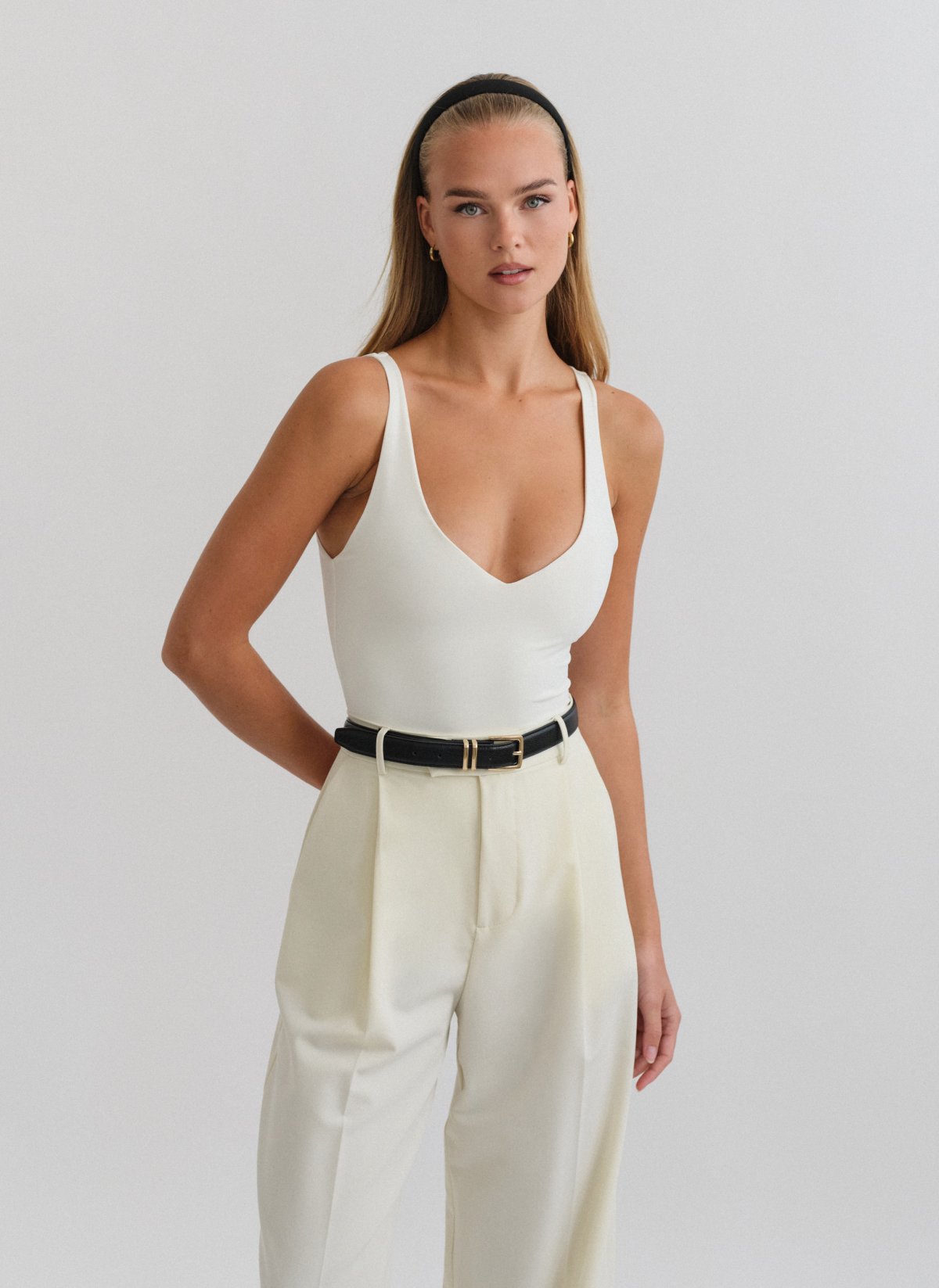 Bodysuit with V-cut neckline-6