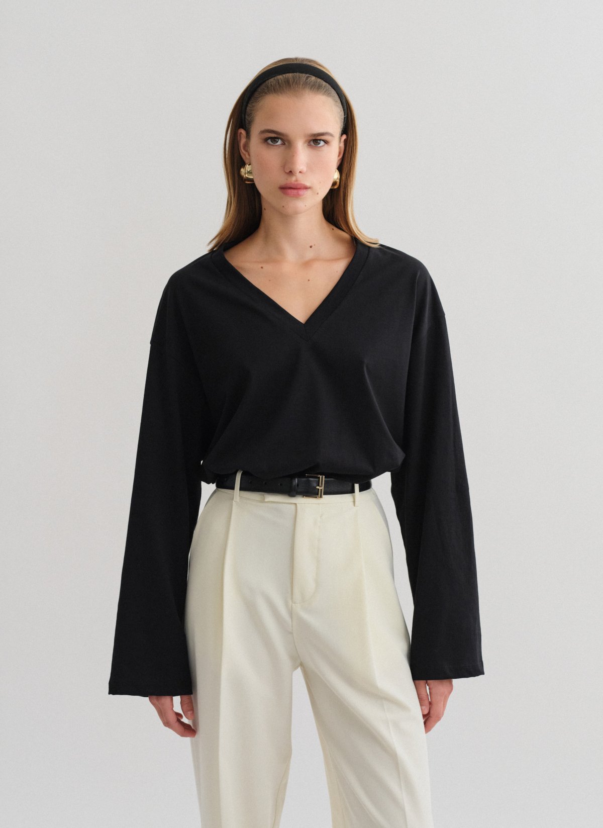 Longsleeve blouse with V-cut neckline-18