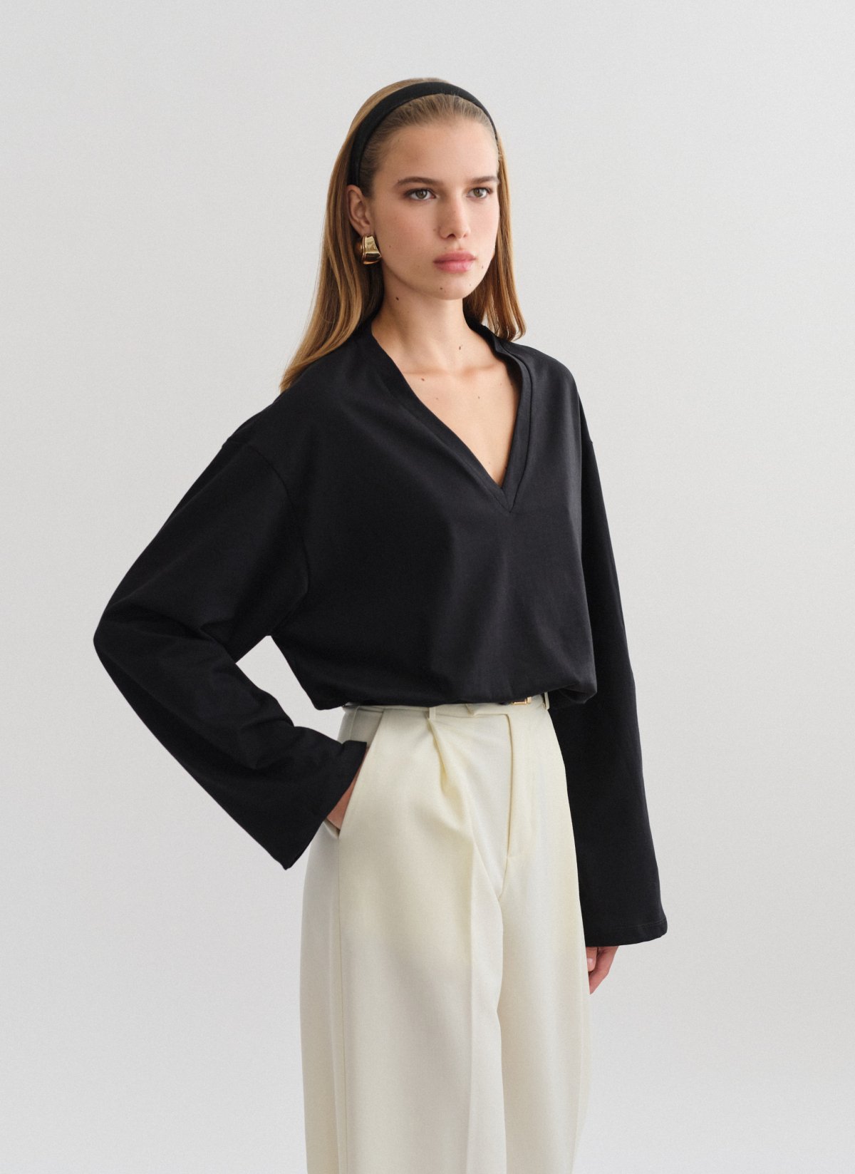 Longsleeve blouse with V-cut neckline-16