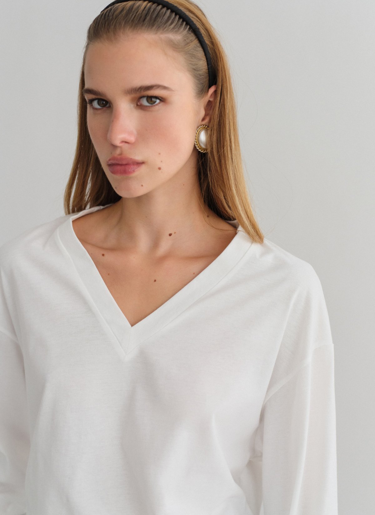 Longsleeve blouse with V-cut neckline-13