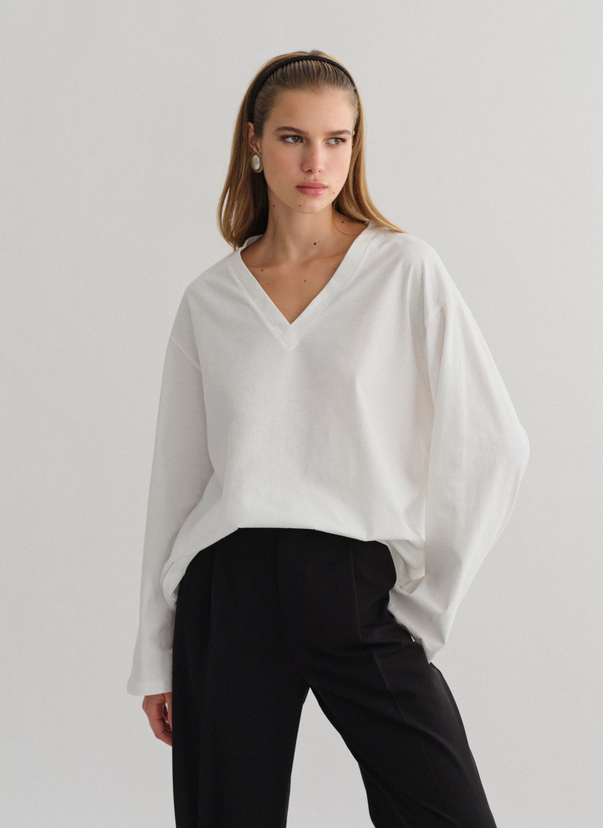 Longsleeve blouse with V-cut neckline-9
