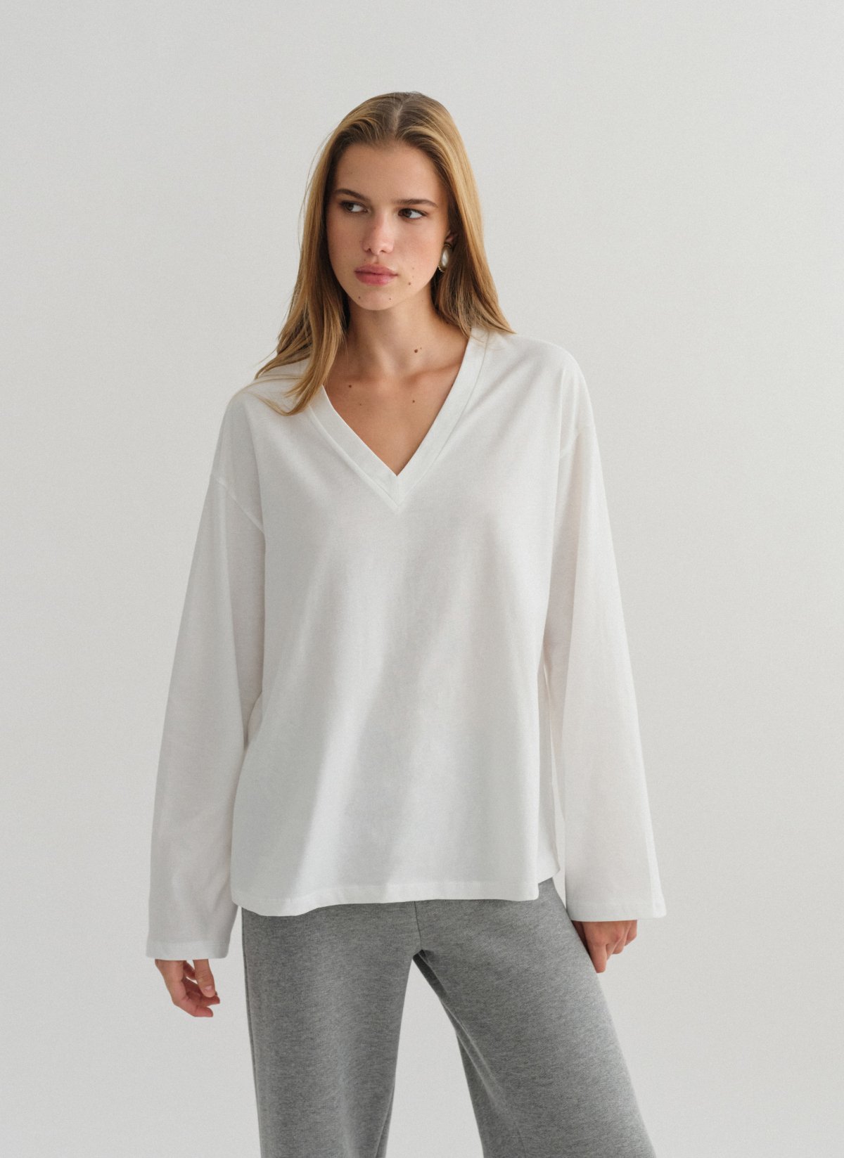 Longsleeve blouse with V-cut neckline-14