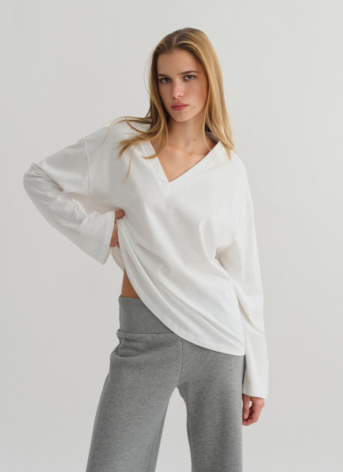 Longsleeve blouse with V-cut neckline-11