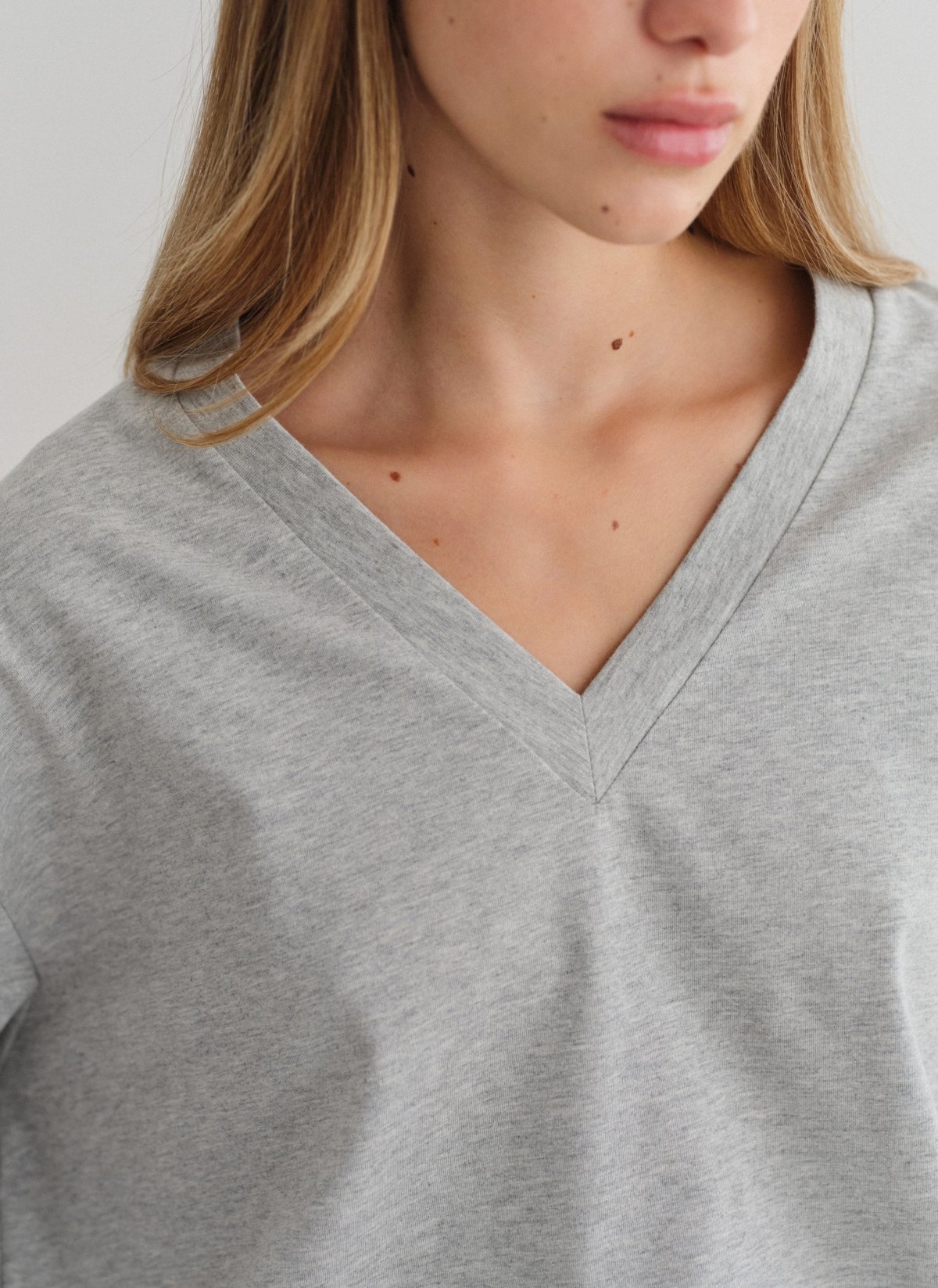 Longsleeve blouse with V-cut neckline-3
