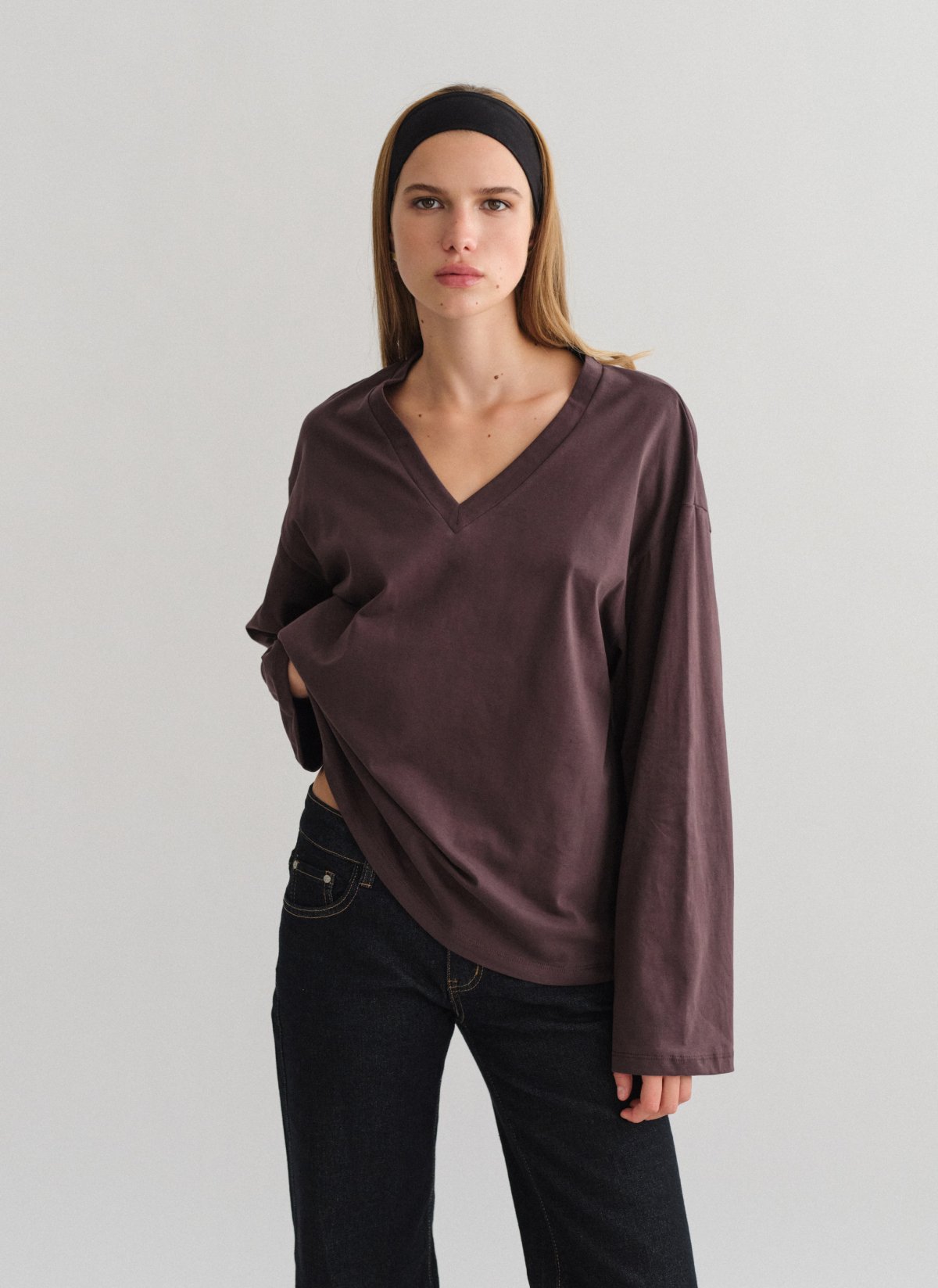 Longsleeve blouse with V-cut neckline-6