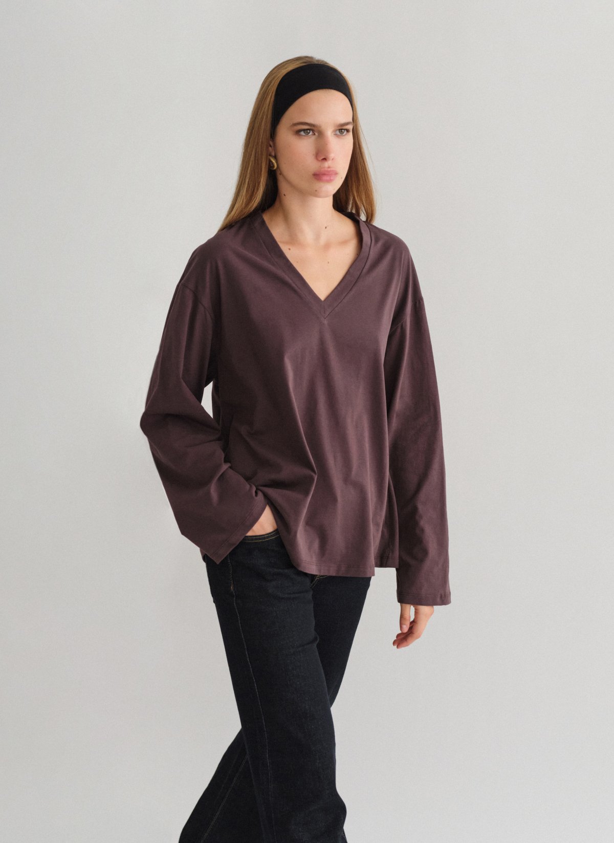 Longsleeve blouse with V-cut neckline-8
