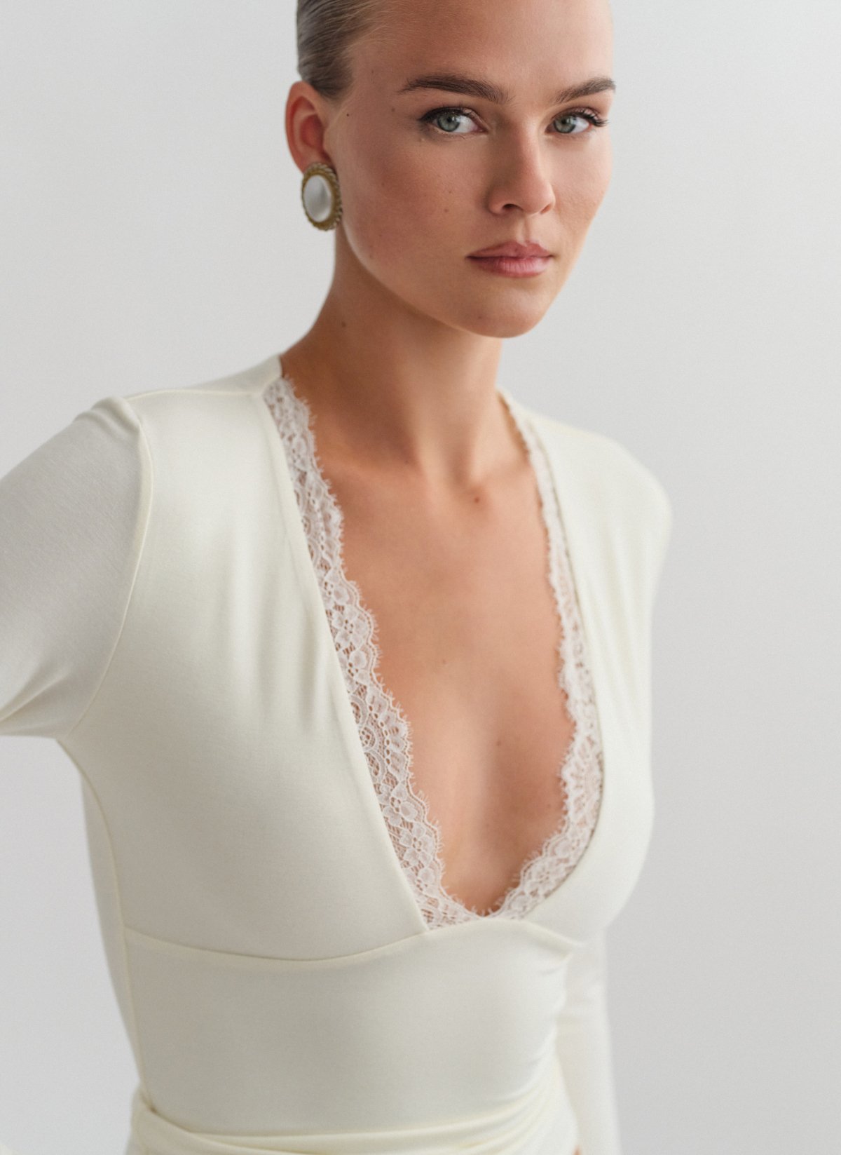 Bamboo blouse with lace-15