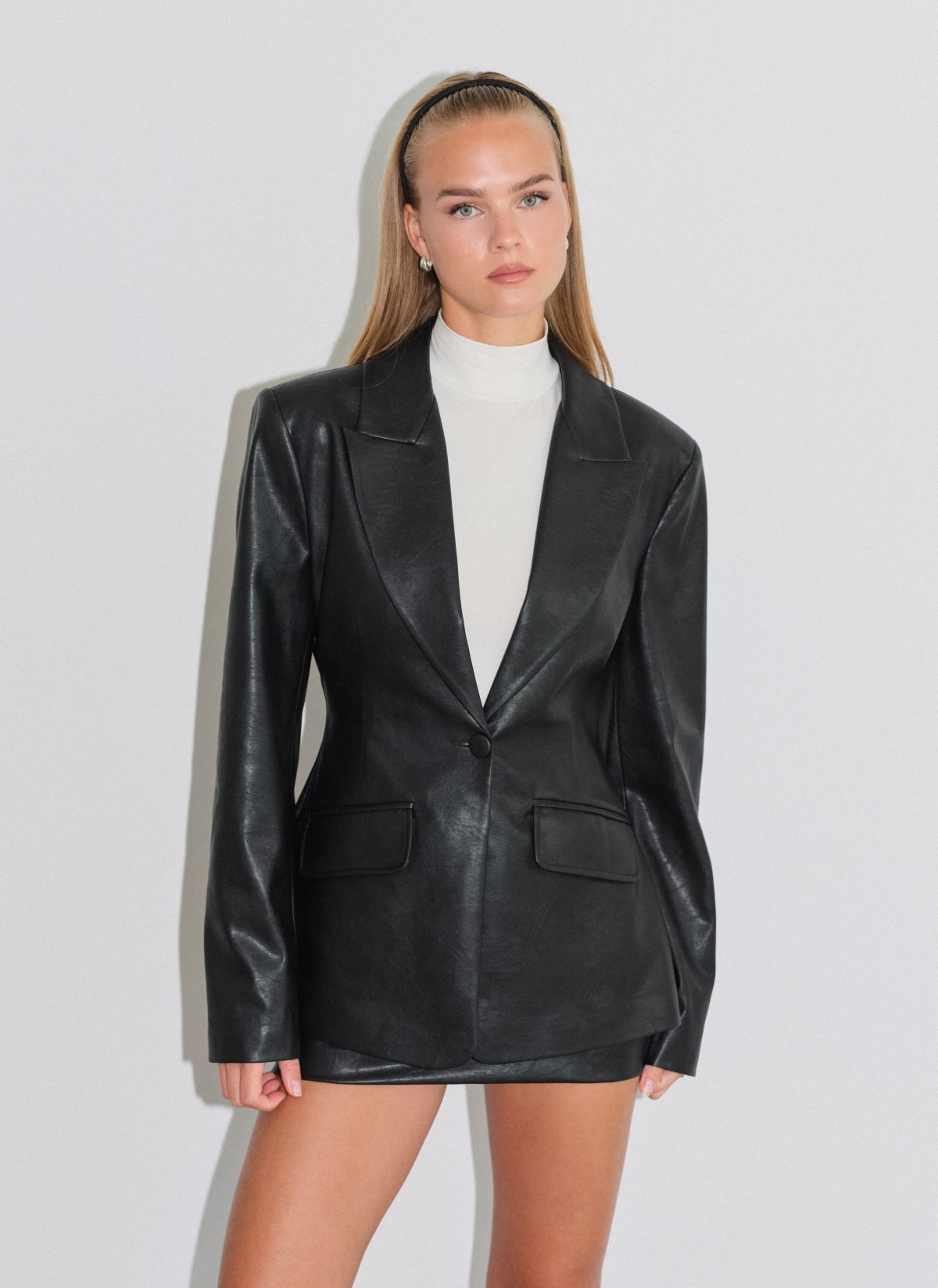 Faux leather fitted blazer-4