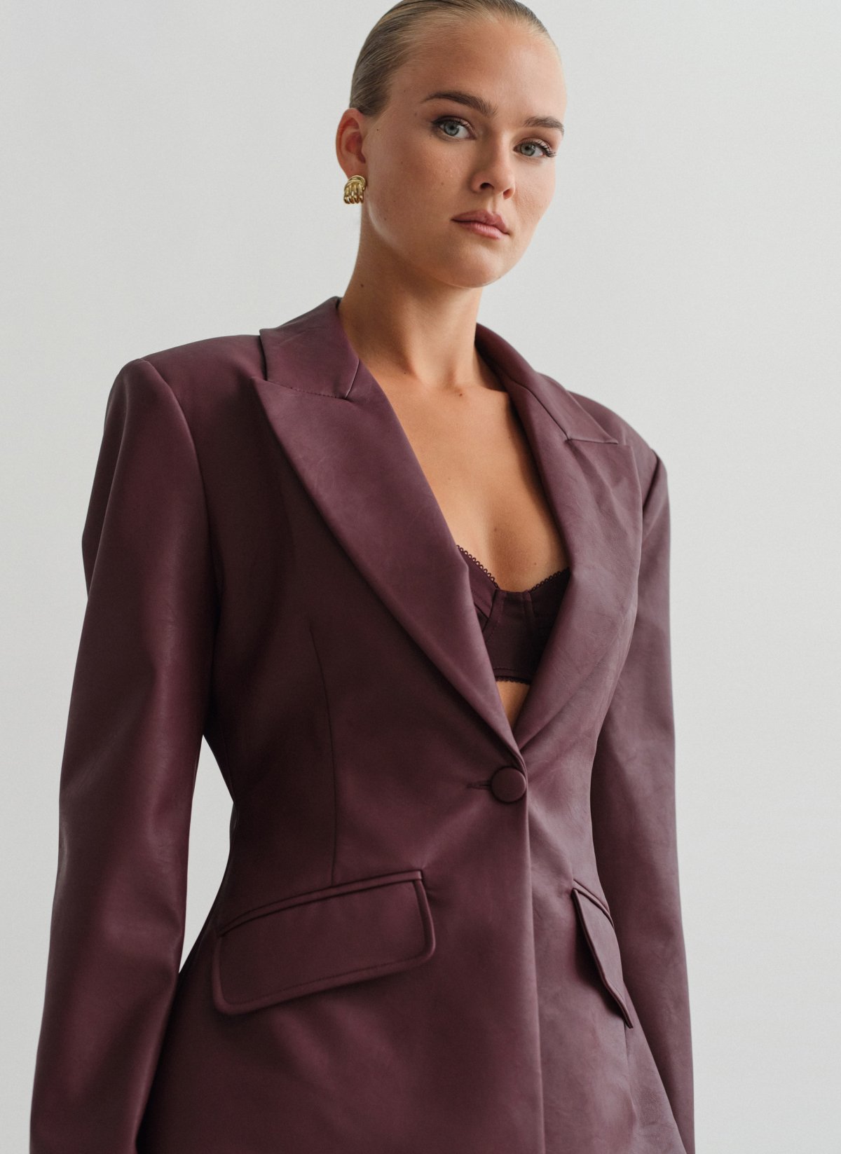 Faux leather fitted blazer-22