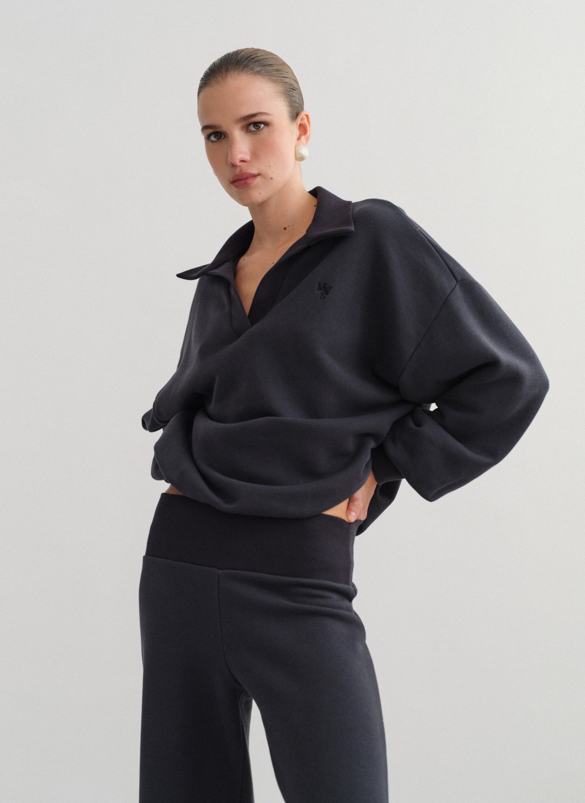 Sweatshirt with collar-24