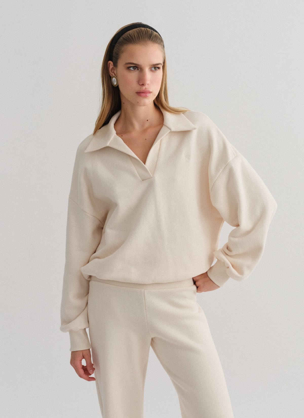 Sweatshirt with collar-17