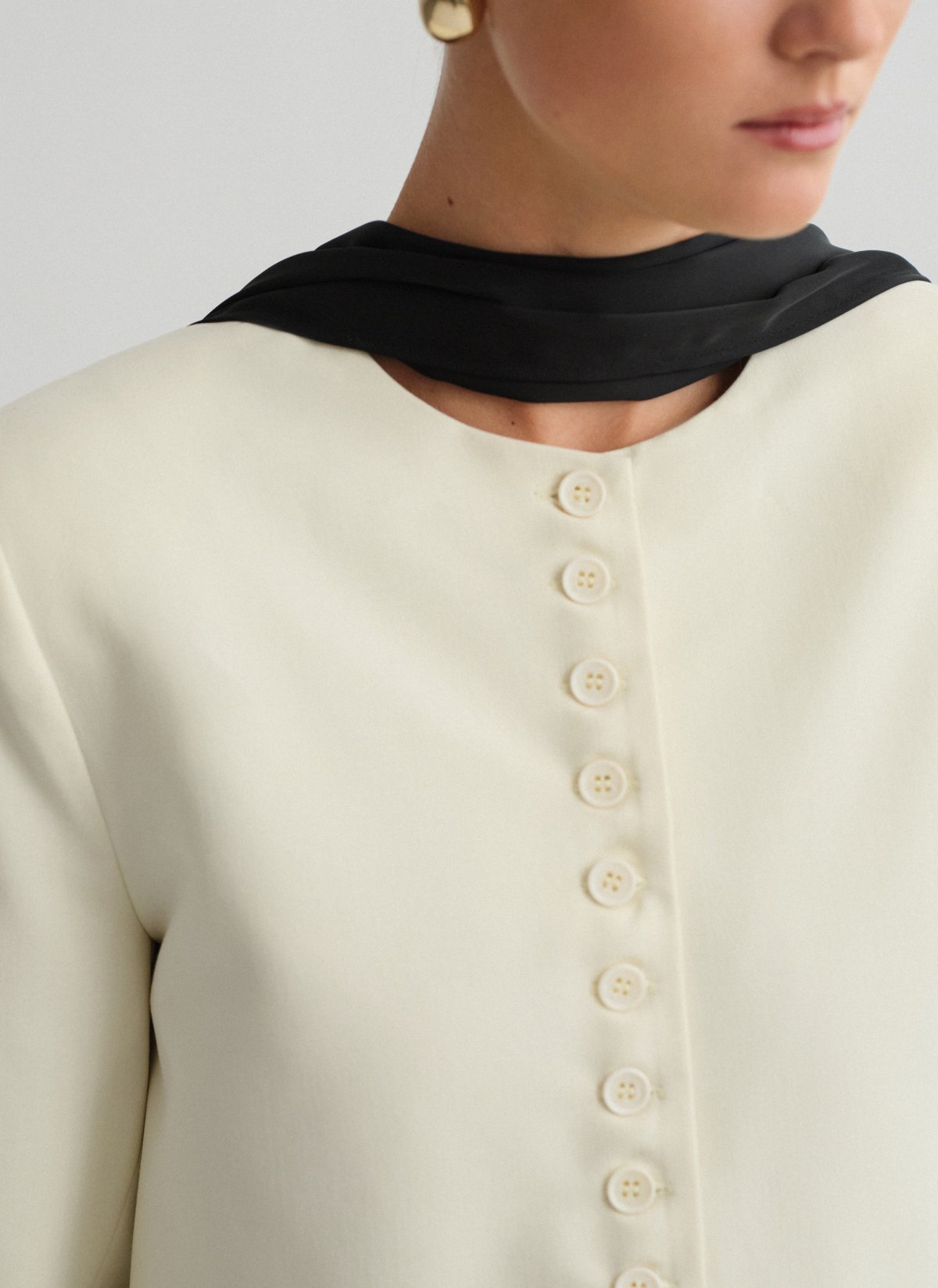 Cropped blazer with buttons-9