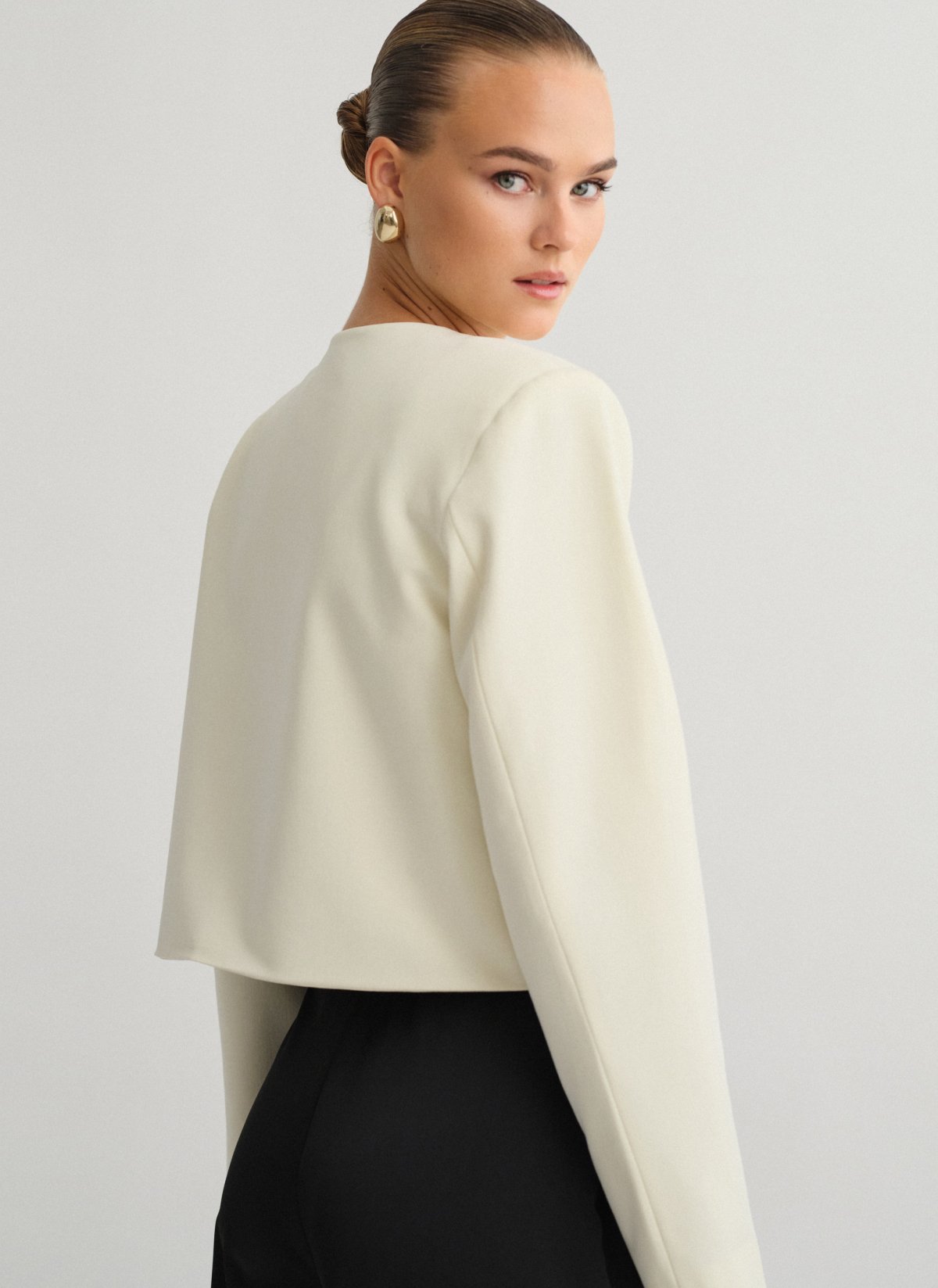 Cropped blazer with buttons-10
