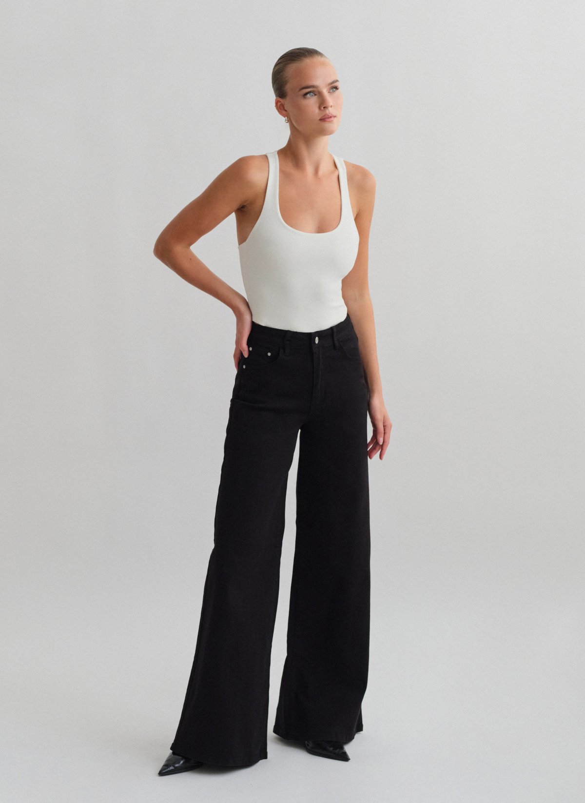High-waisted wide leg jeans-1