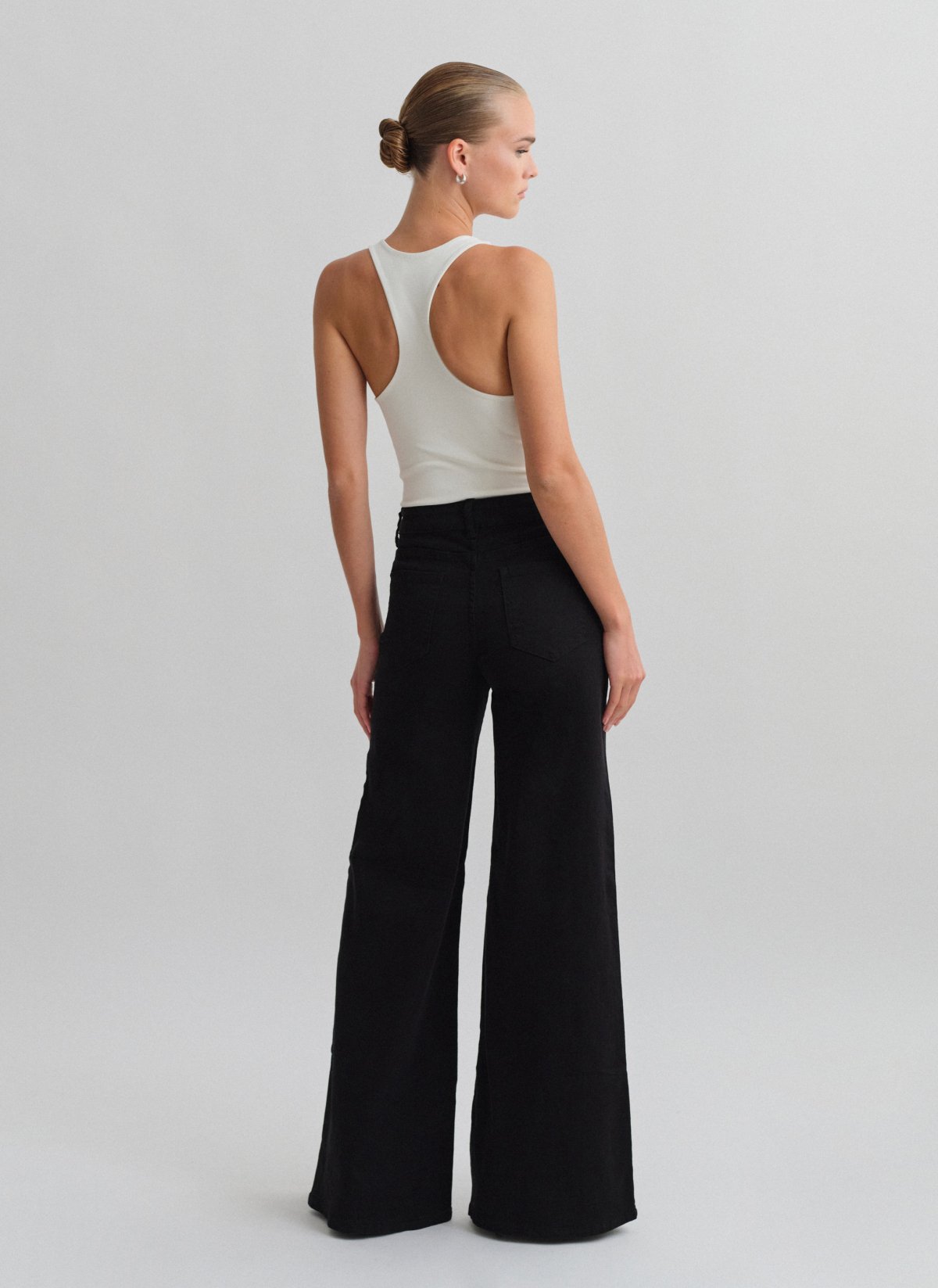 High-waisted wide leg jeans-4