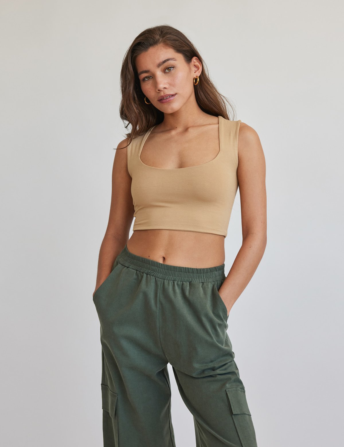 Γυναικείο αμάνικο τοπ με φαρδιά τιράντα bamboo