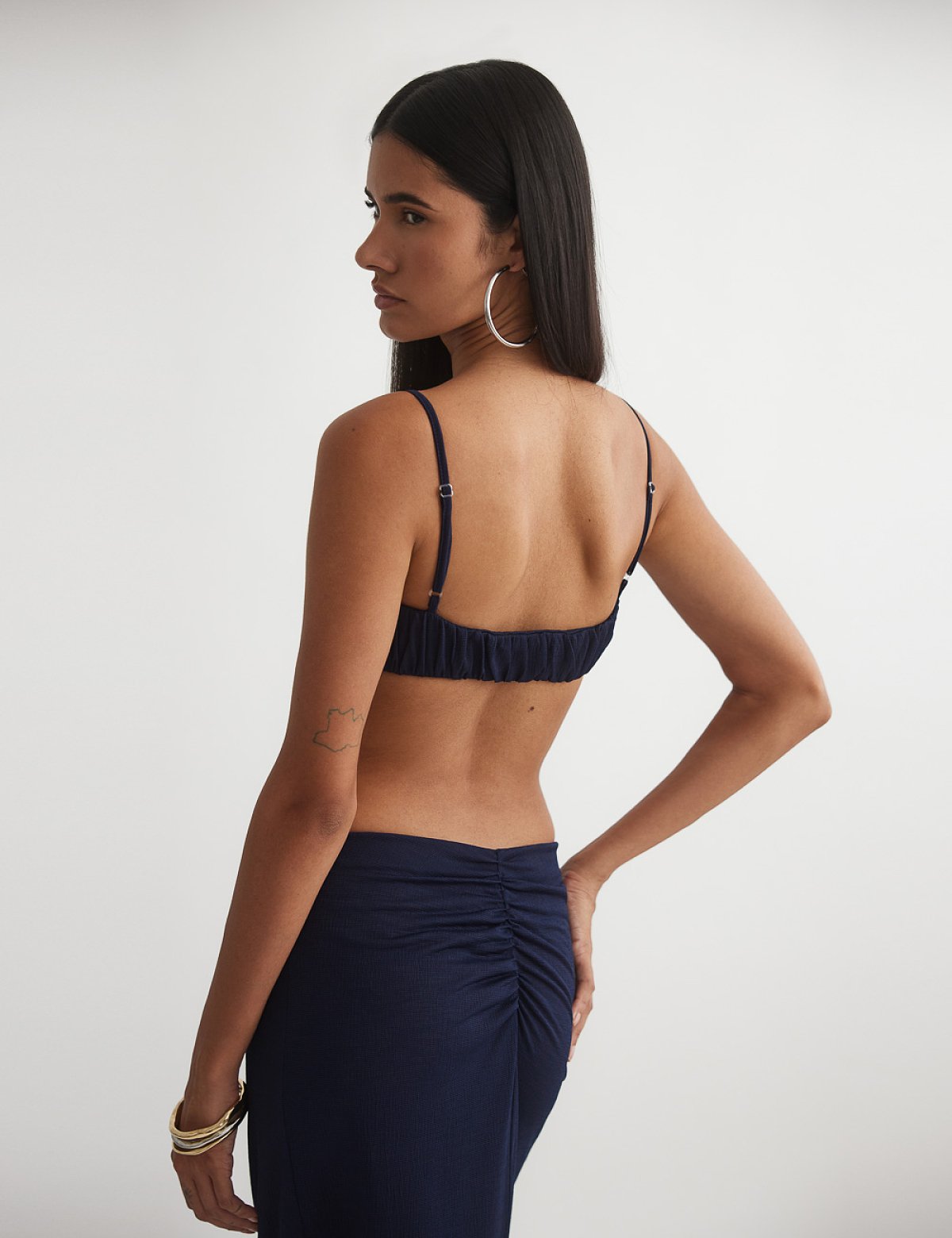 Ανάγλυφο σετ φούστα midi και τοπ με σούρες-0