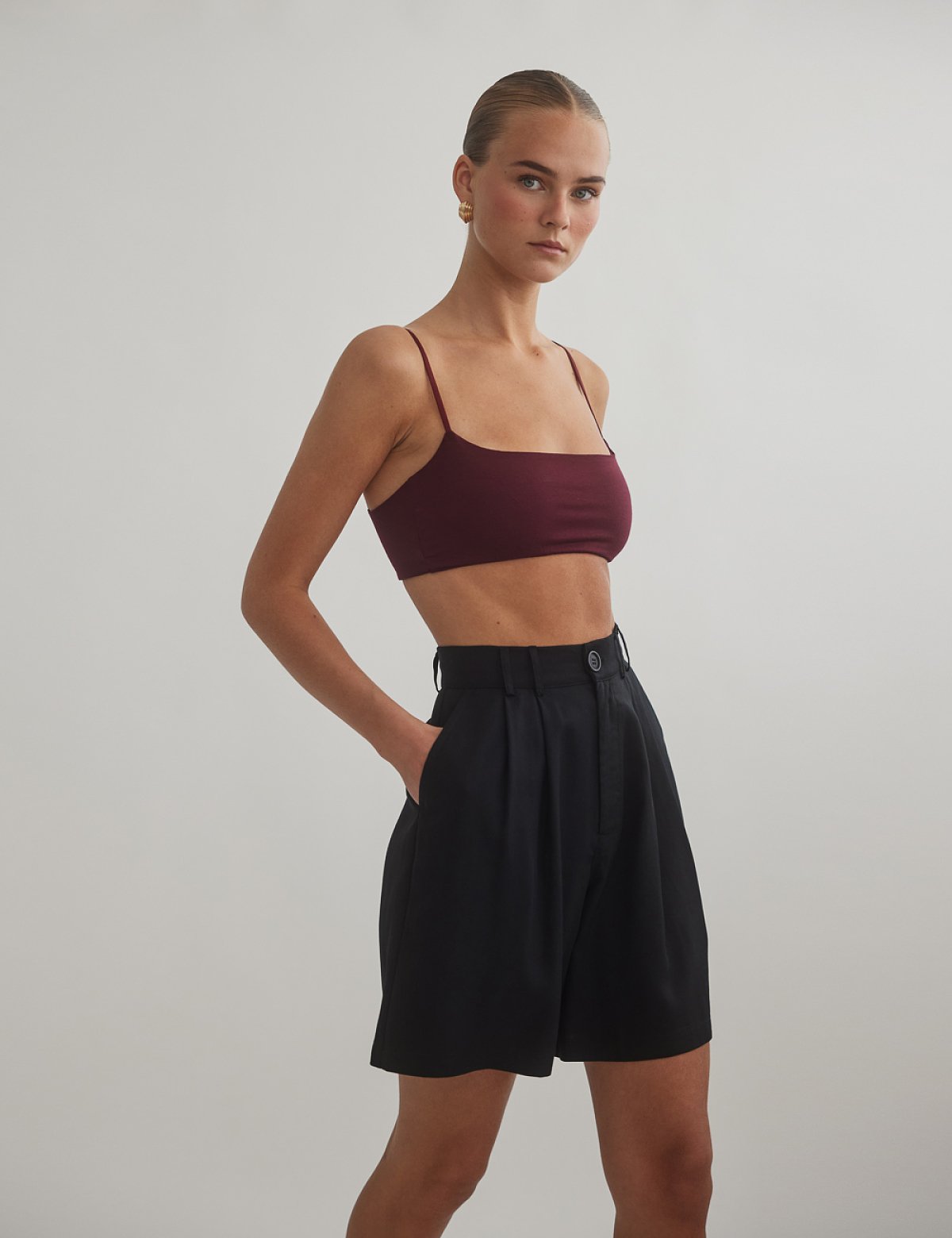 Γυναικεία ψηλόμεση υφασμάτινη βερμούδα