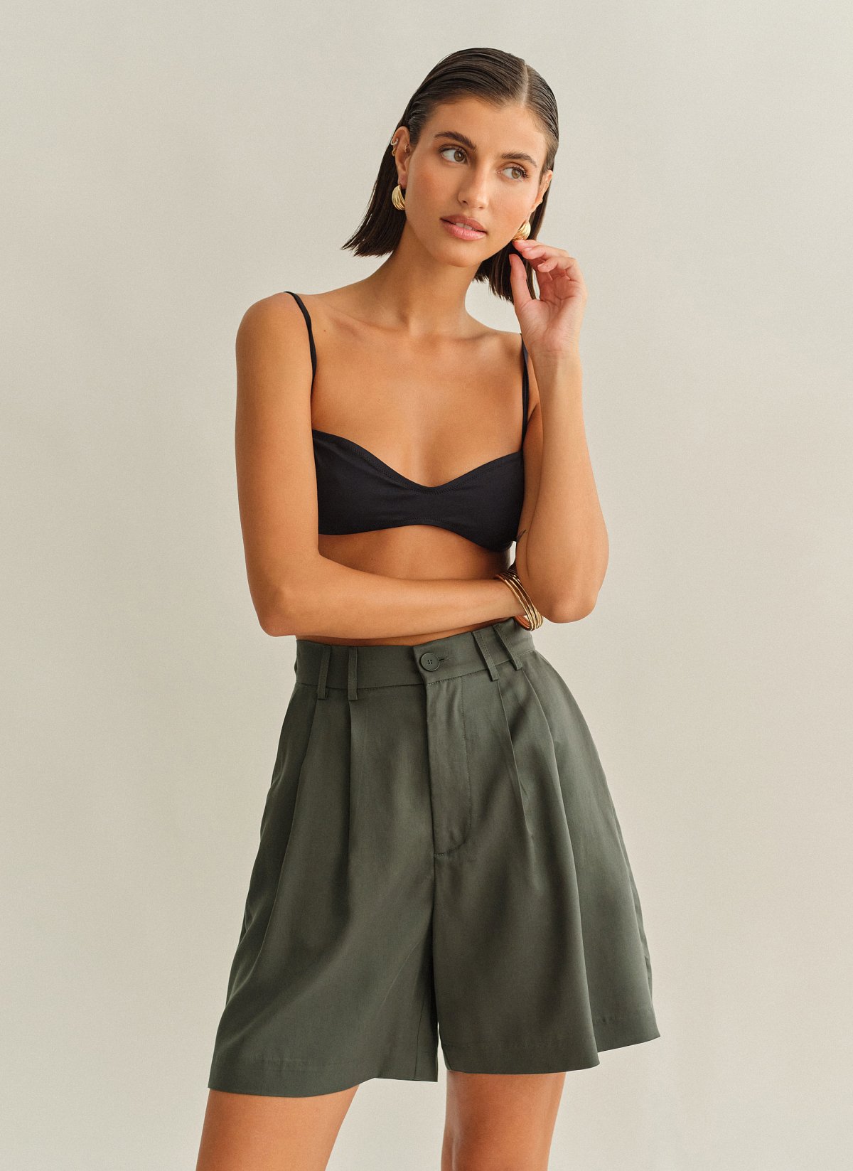 Γυναικεία ψηλόμεση υφασμάτινη βερμούδα