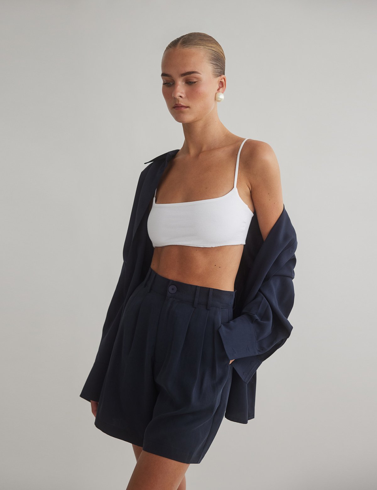 Γυναικεία ψηλόμεση υφασμάτινη βερμούδα