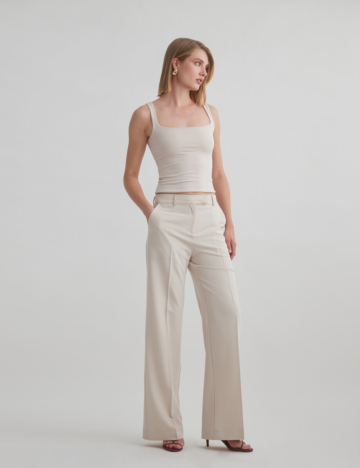 Γυναικείο υφασμάτινο ίσιο ριχτό παντελόνι με τσάκιση