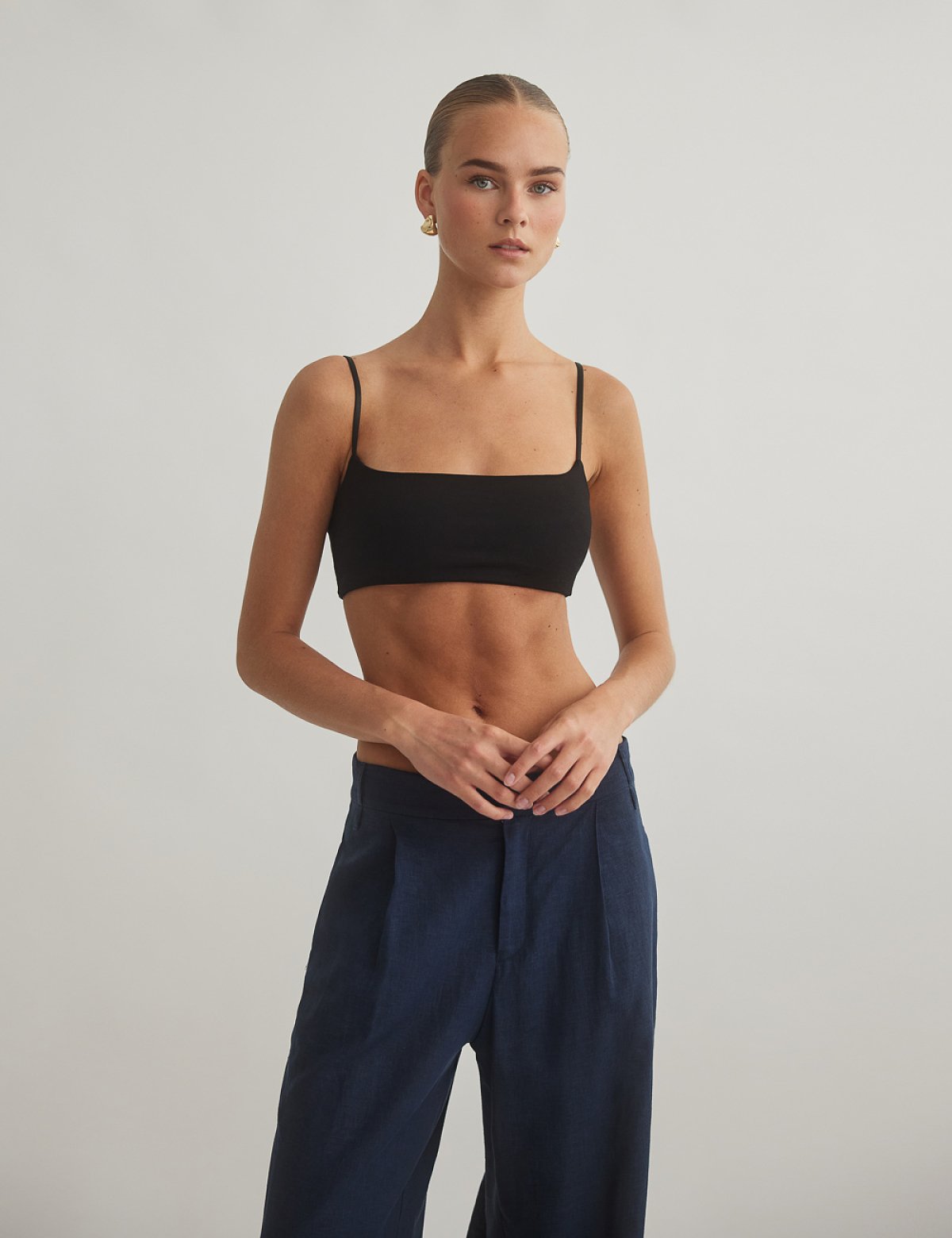 Γυναικείο crop τοπ με λεπτά τιραντάκια