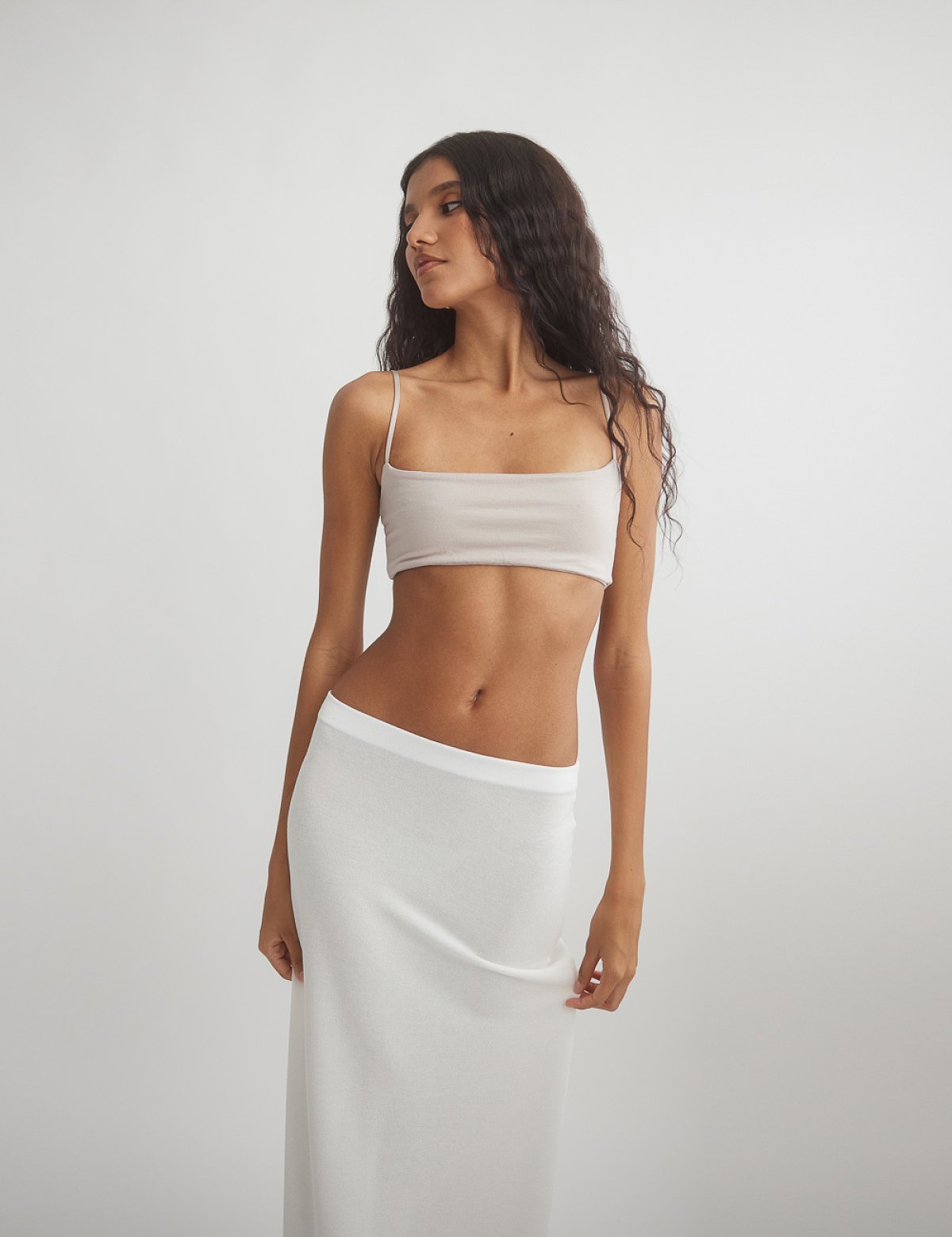 Γυναικείο crop τοπ με λεπτά τιραντάκια