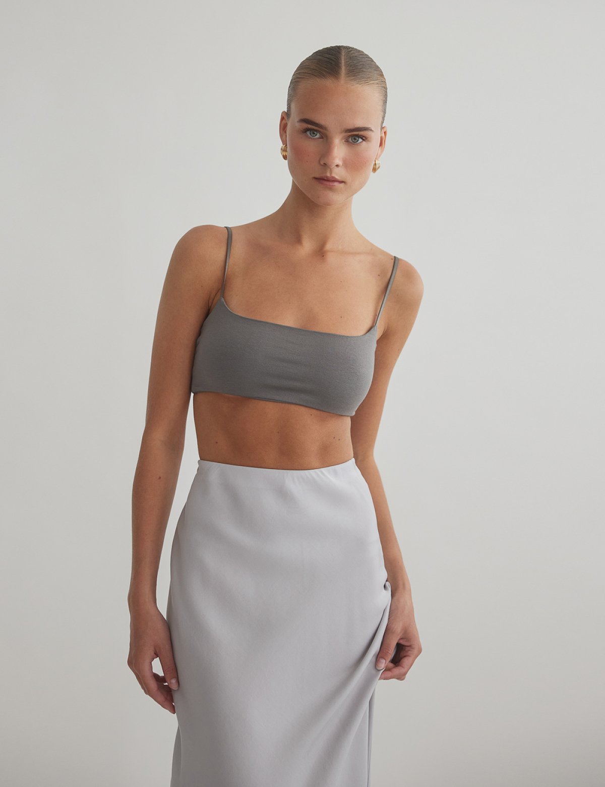 Γυναικείο crop τοπ με λεπτά τιραντάκια