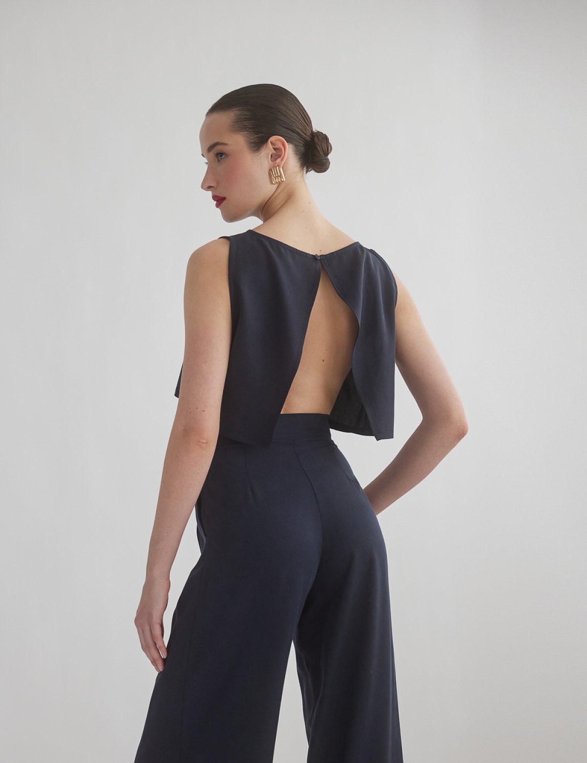 Openback sleeveless crop top-4