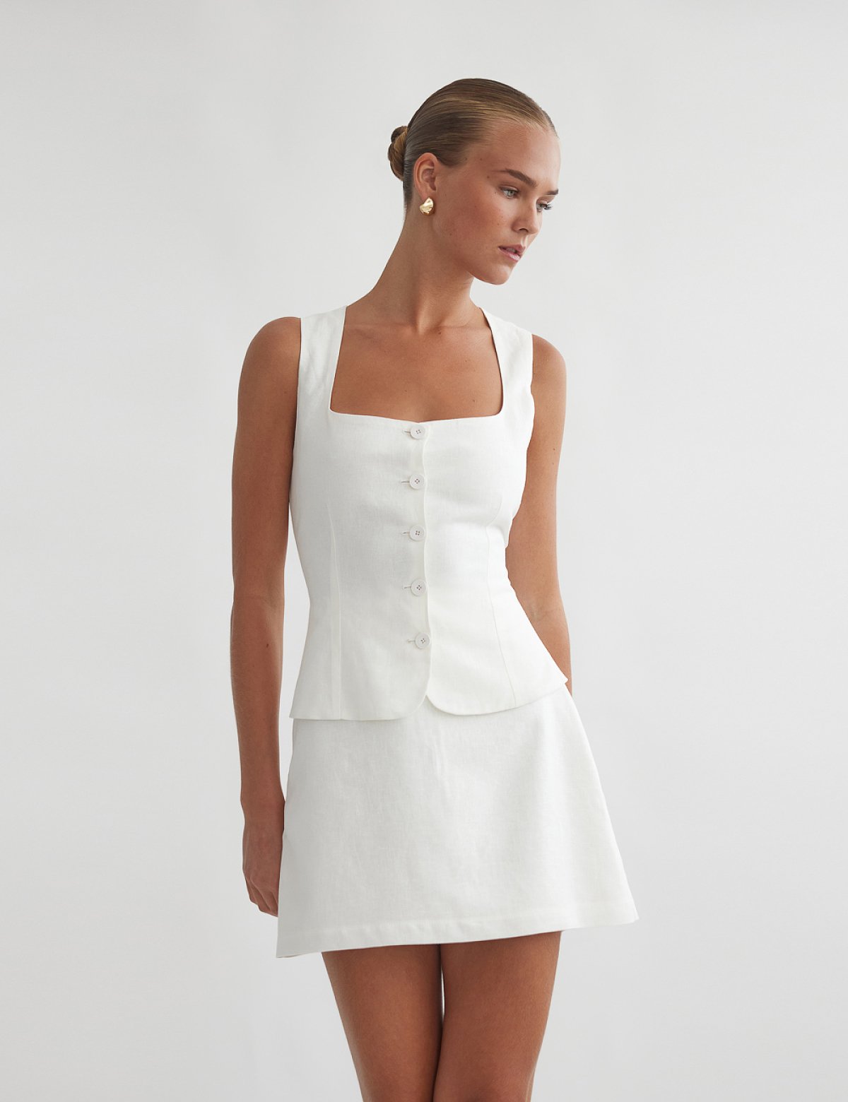 Linen vest with wide straps-11