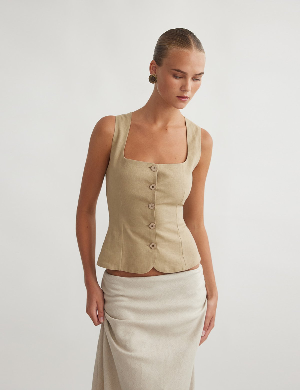 Linen vest with wide straps-0
